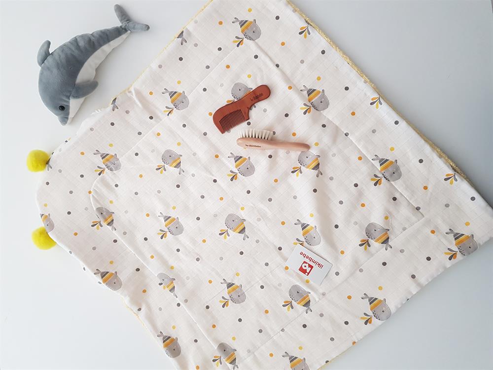 Balinalı Büyük Ponponlu Müslin Çift Taraflı Kundak Bebek Havlusu 80x80cm