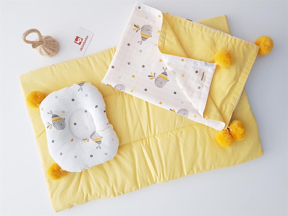 Balinalı Büyük Ponponlu Müslin Bebek Battaniyeli 3lü Alt Açma Seti