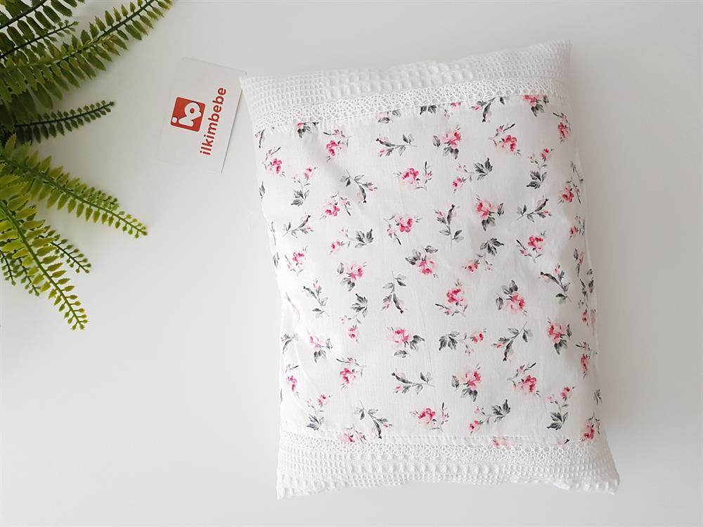 Çiçekli Dantelli Pikeli Bebek Battaniyesi ve Yastık Seti 85x90