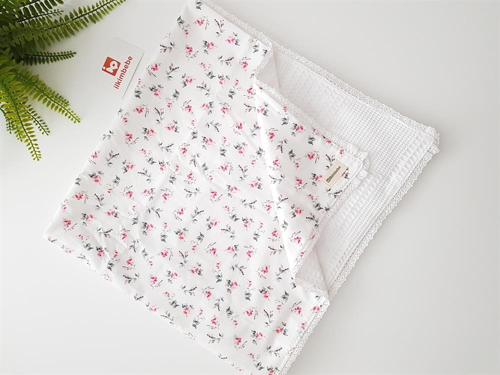 Çiçekli Dantelli Pikeli Bebek Battaniyesi ve Yastık Seti 85x90