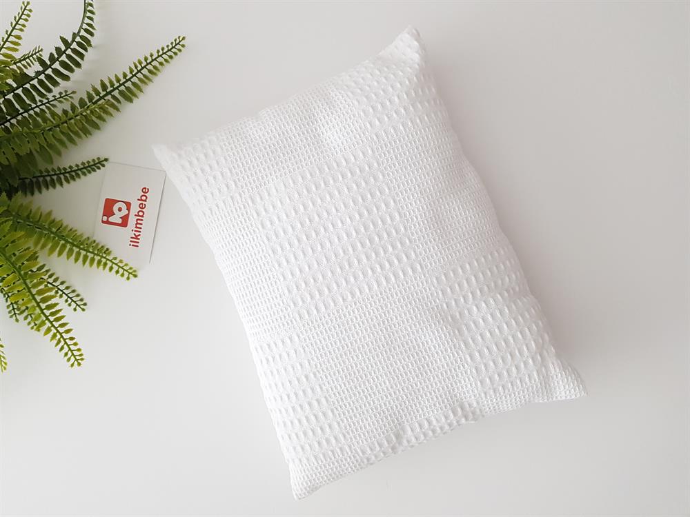 Çiçekli Dantelli Pikeli Bebek Battaniyesi ve Yastık Seti 85x90