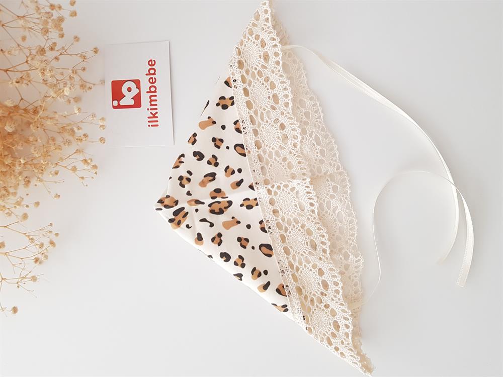 Leoparlı Dantelli Bebek Tulumu