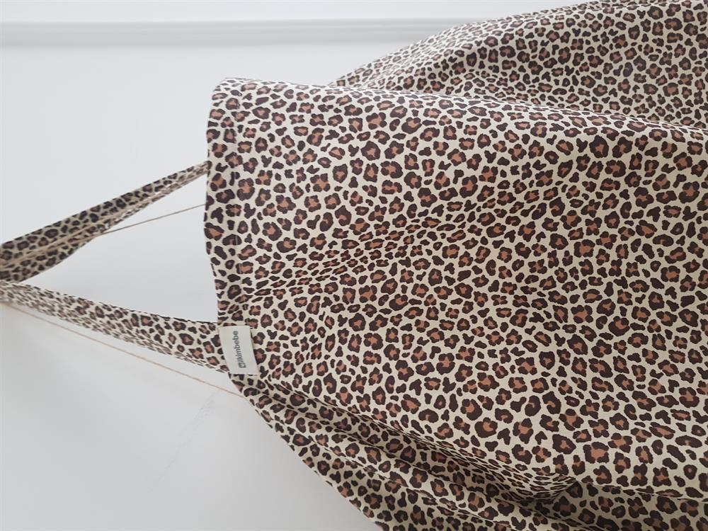 Leoparlı Konforlu Balenli Emzirme Önlüğü , Örtüsü - 70x100 Cm , Anne Bebek