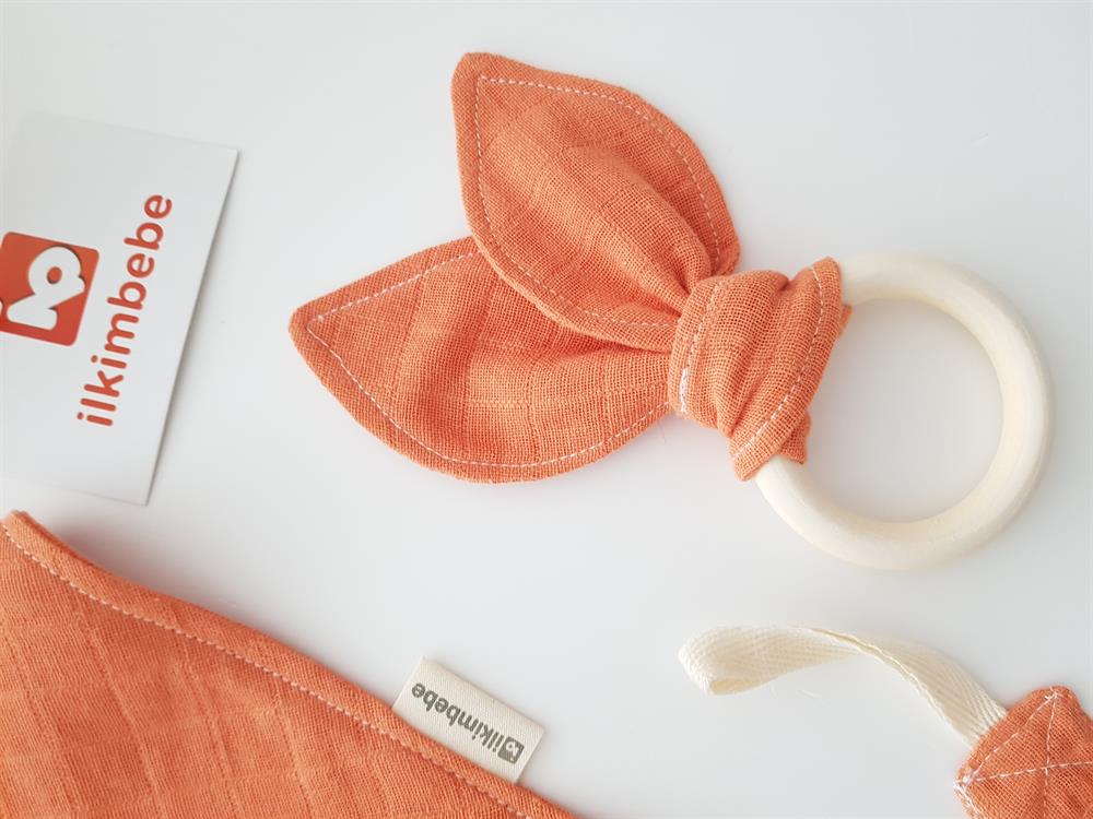 Müslin Bebek Önlük , Diş Kaşıyıcı , Emzik Askısı Seti