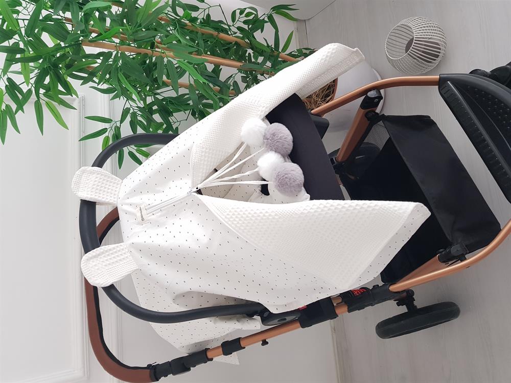 Nokta Desenli Kulaklı Büyük Ponponlu Fermuarlı Bebek Puset Örtüsü ve Puset Minderi