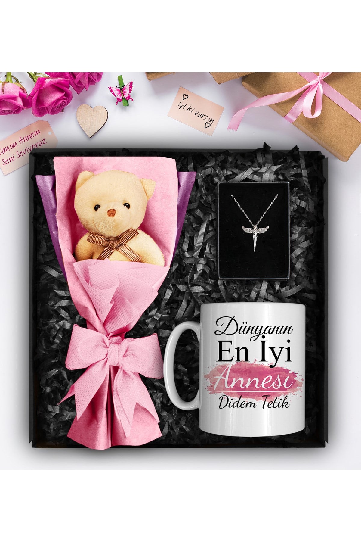 Anneler Gününe Özel Peluş Ayıcık Buketi & Kişiye Özel Kupa & Melek Kolye Hediye Seti