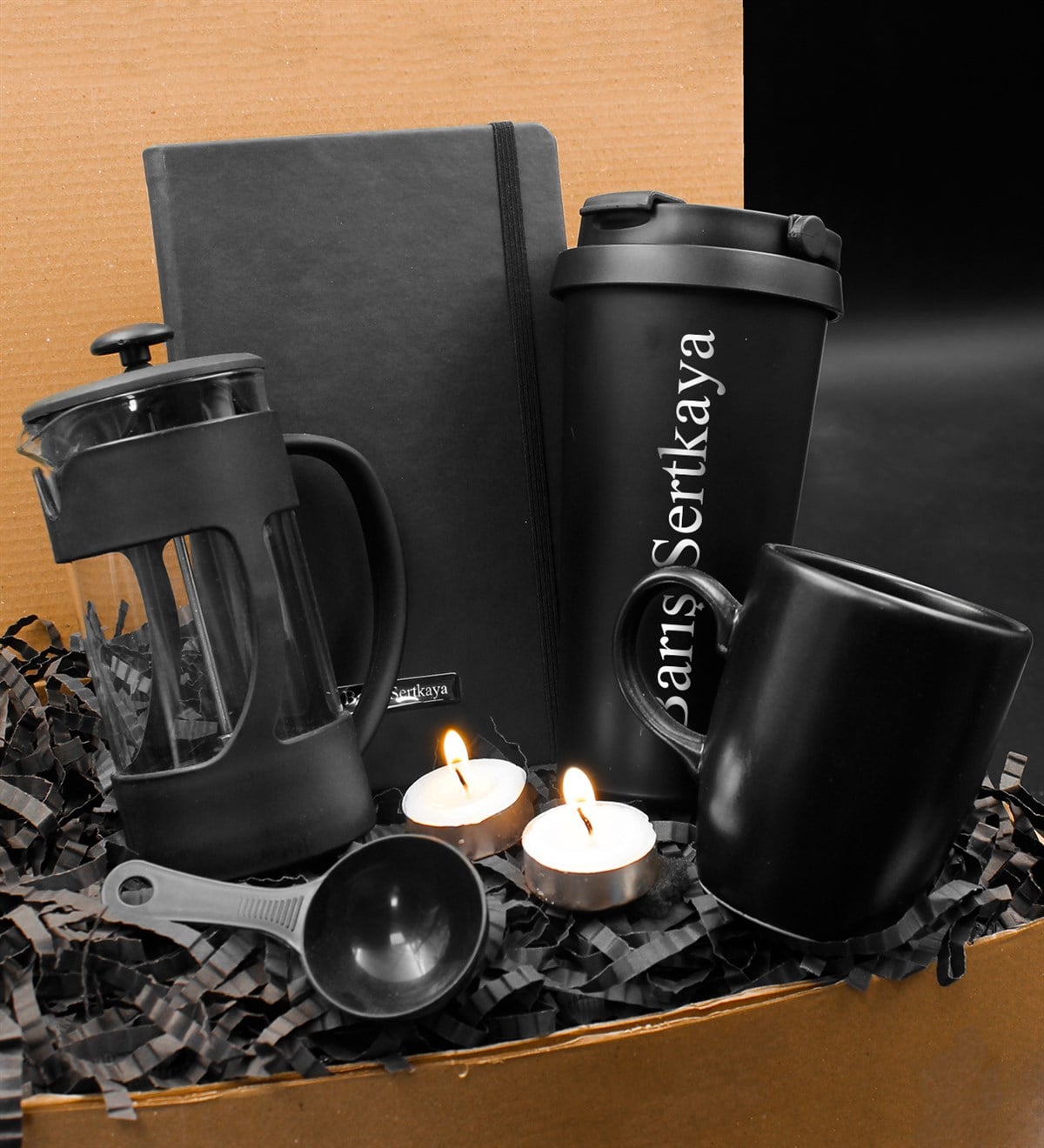Kişiye Özel 500 ML Çelik Termos & Ölçekli French Press & Kişiye Özel Plakalı Defter & Siyah Kupa & İkili Mum