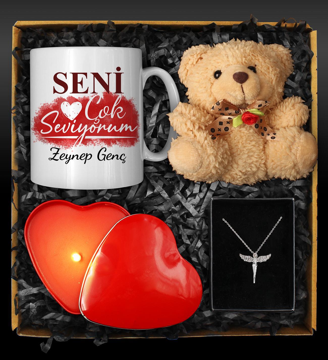 Sevgililer Gününe Kişiye Özel Tasarım Kupa & Zirkon Taşlı Melek Kolye & Kalp Mum & Peluş Ayıcık Seti 