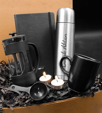 Kişiye Özel Deri Kılıflı 500 ML Çelik Termos & Ölçekli French Press & Kişiye Özel Plakalı Defter & Siyah Kupa & İkili Mum 
