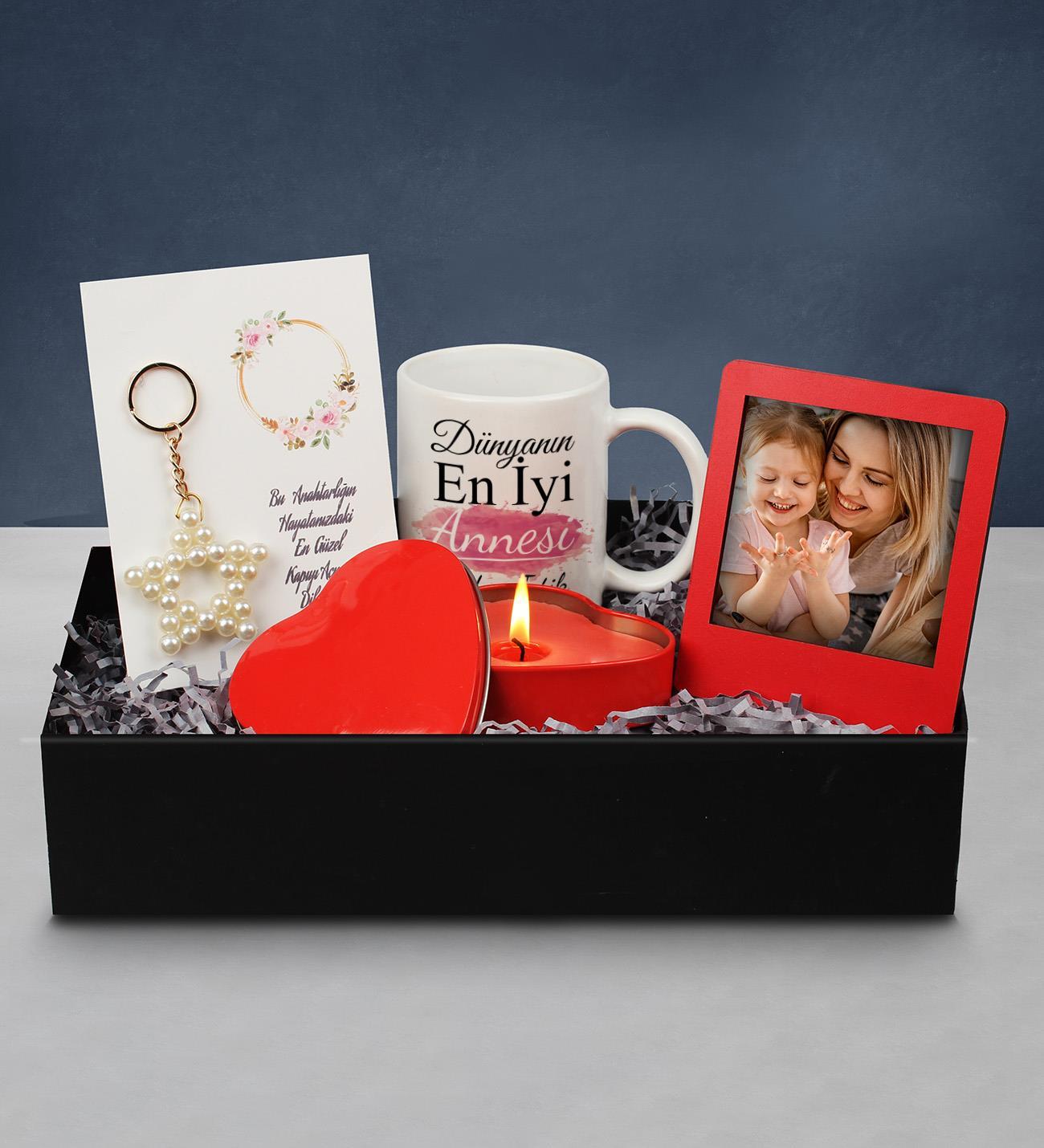 Anneler Gününe Özel Tasarım Kupa & Kalp Mum & Kişiye Özel Fotoğraf Çerçevesi & Yıldız Anahtarlık Hediye Seti