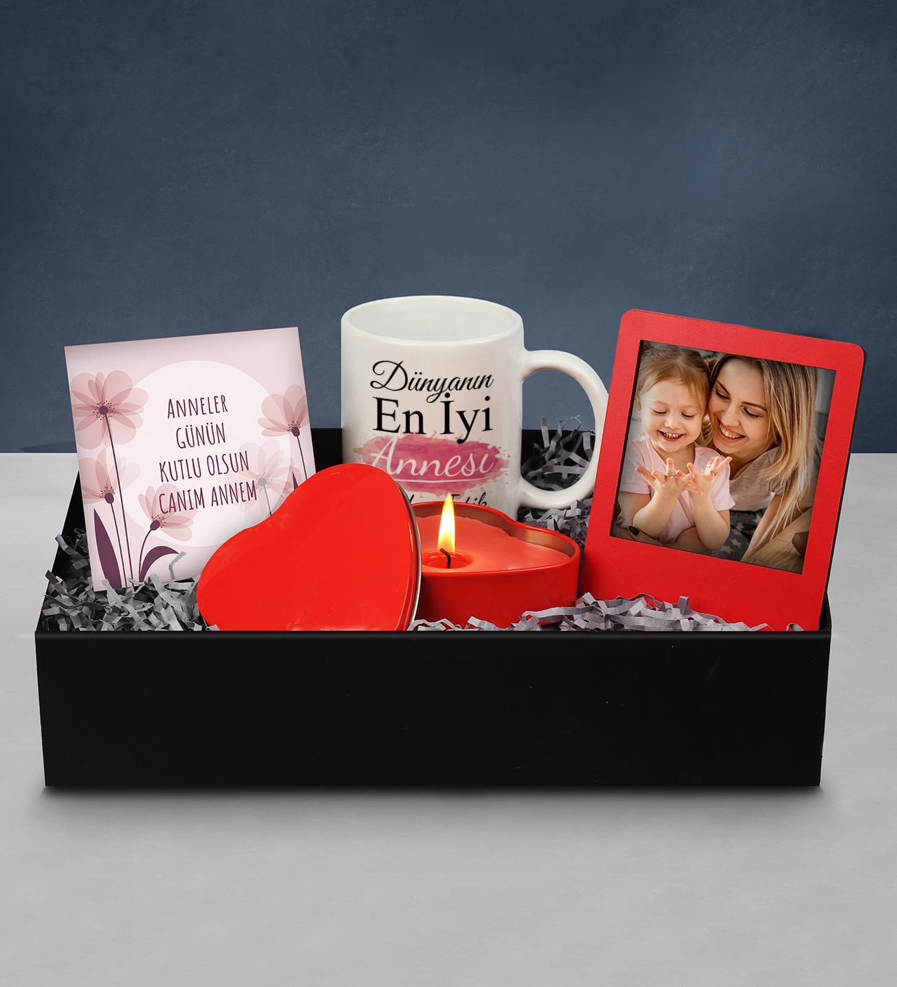Anneler Gününe Özel Tasarımlı Kupa & Kalp Mum & Kişiye Özel Fotoğraf Çerçevesi & Anneler Günü Kartı Hediye Seti 