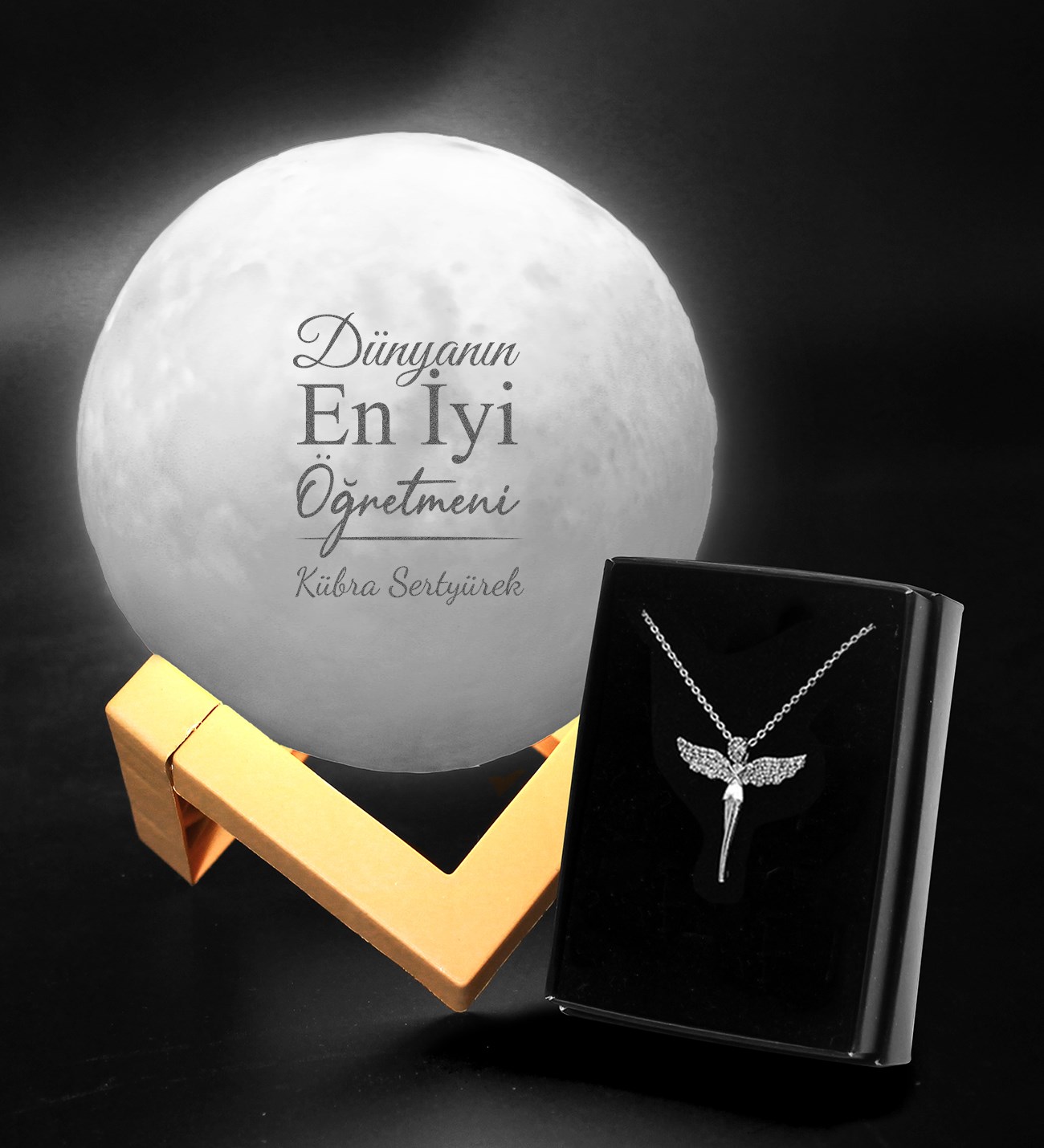 Öğretmenler Gününe Özel 3d Ay Şeklinde Dekoratif Gece Lambası (standlı) & Gümüş Kaplama Melek Kolye