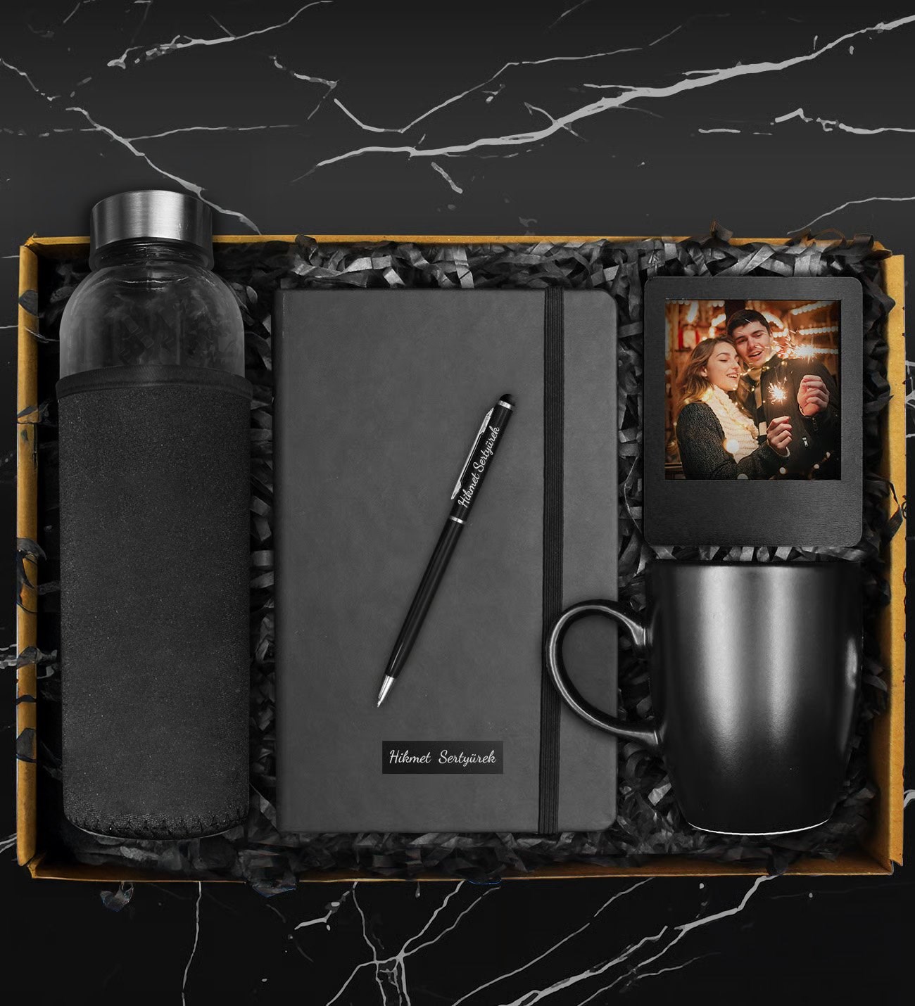 Özel Kılıflı Cam Şişe Matara & Kişiye Özel Defter & Metal Touch Pen Kalem & Fotoğraf Çerçevesi & Siyah Kupa Hediye Seti