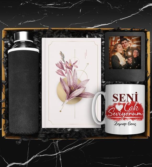 Sevgililer Gününe Özel Kılıflı Cam Şişe Matara & Özel Tasarım Kabartmalı Defter & Kişiye Özel Tasarım Kupa & Kişiye Özel Çerçeve Hediye Seti