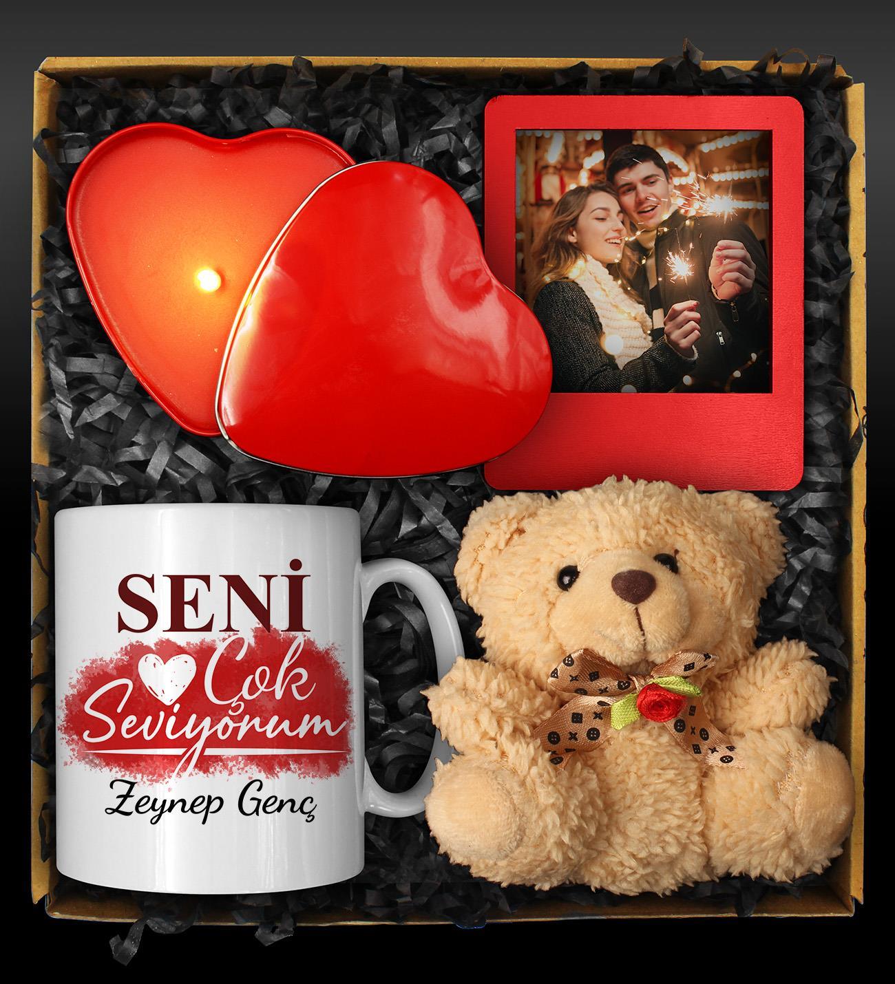 Sevgililer Gününe Özel Kişiye Özel Kupa & Kişiye Özel Fotoğraf Çerçevesi & Kalp Mum & Peluş Ayıcık Seti