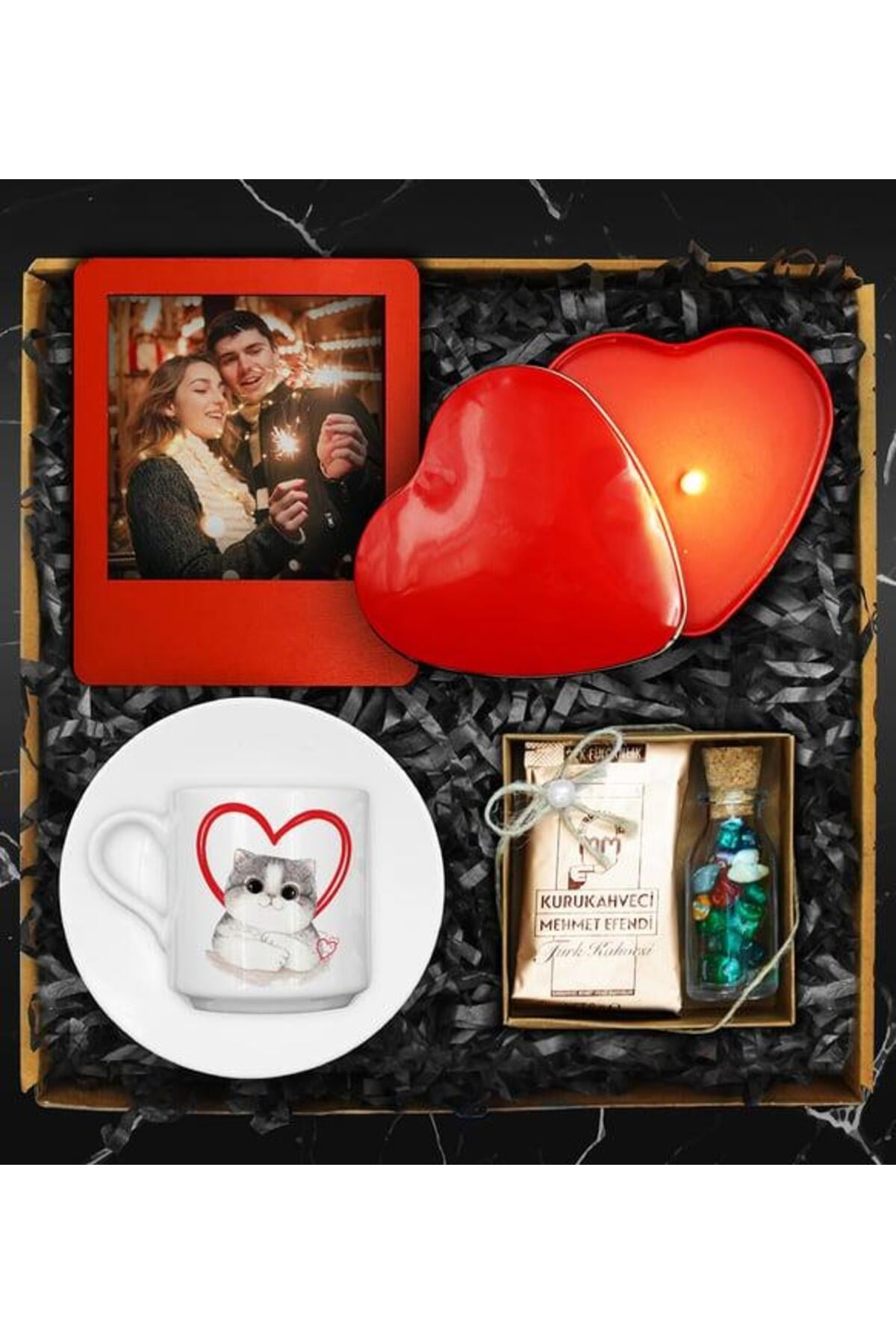 Sevgililer Gününe Özel Tasarım Fincan & Kişiye Özel Fotoğraf Çerçevesi & Kalp Mum & Kahve & Çikolata
