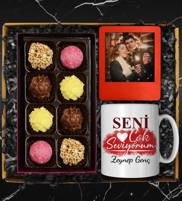Sevgililer Gününe Özel Tasarım Kişiye Özel Kupa & Truffle Çikolata Kutusu & Kişiye Özel Kırmızı Fotoğraf Çerçevesi Hediye Seti