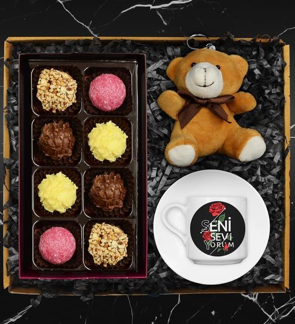 Sevgililere Özel Tasarım Fincan & Truffle Çikolata Kutusu & Peluş Ayıcık Hediye Seti