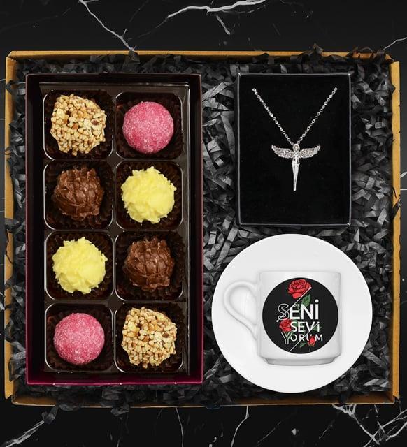 Sevgililere Özel Tasarım Fincan & Truffle Çikolata Kutusu & Zirkon Taşlı Gümüş Renk Melek Kolye Hediye Seti
