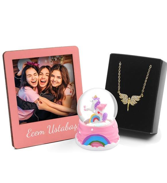 Sevgiliye Özel Unicorn Kar Küresi & Kişiye Özel Pembe Fotoğraf Çerçevesi & Melek Kolye