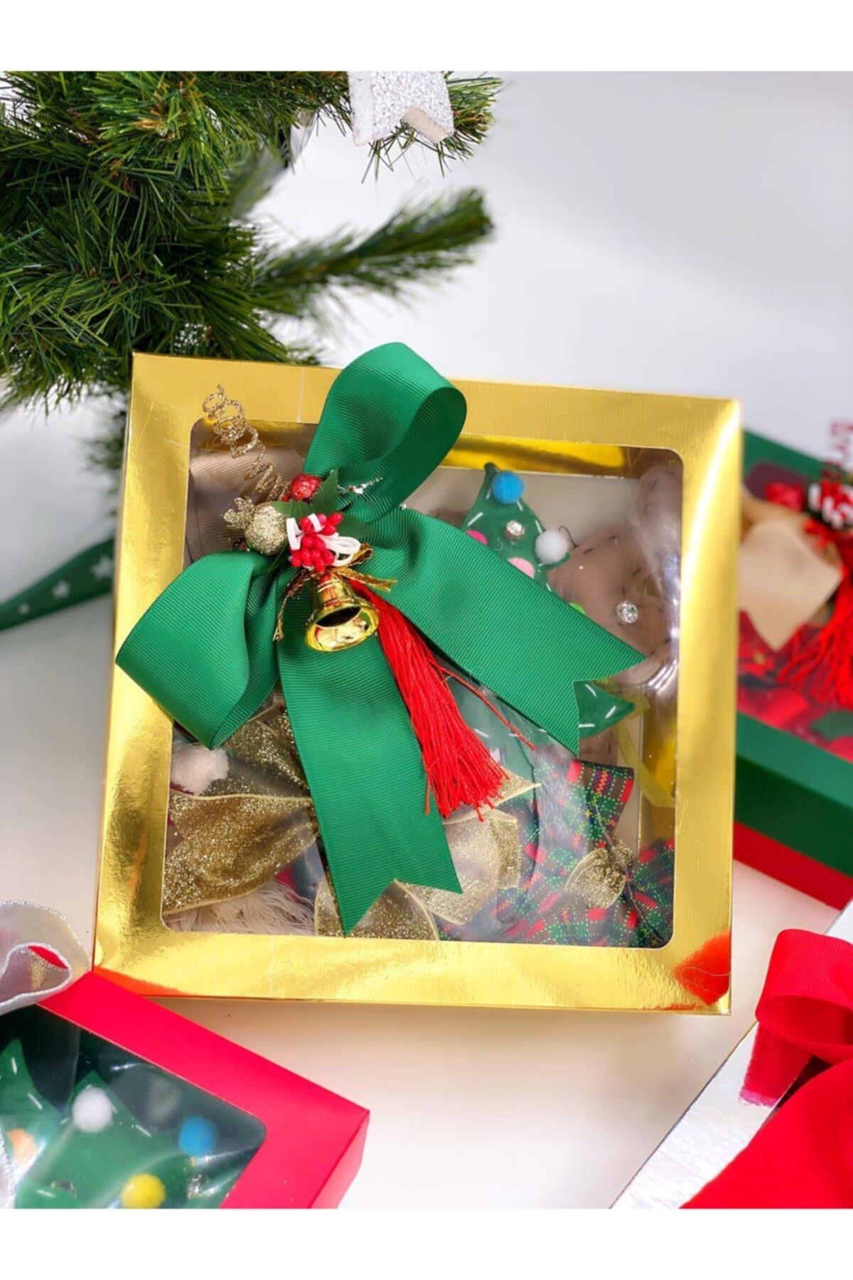 Lüks Gümüş Kutulu Yılbaşı 8 Parça Taşlı Toka Aksesuar Hediye Seti Çam Ağacı Noel Baba Şeker Fiyonk