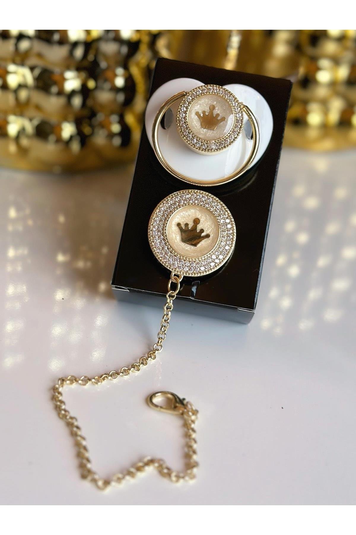 Ithal Lüks Prens Prenses Logo Beyaz Erkek Kız Bebek Kristal Swarovski Taşlı Emzik Zincirli Askı Seti
