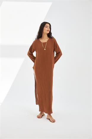 Daphne Pamuk Bürümcük Kahverengi Oversize Yırtmaçlı Elbise