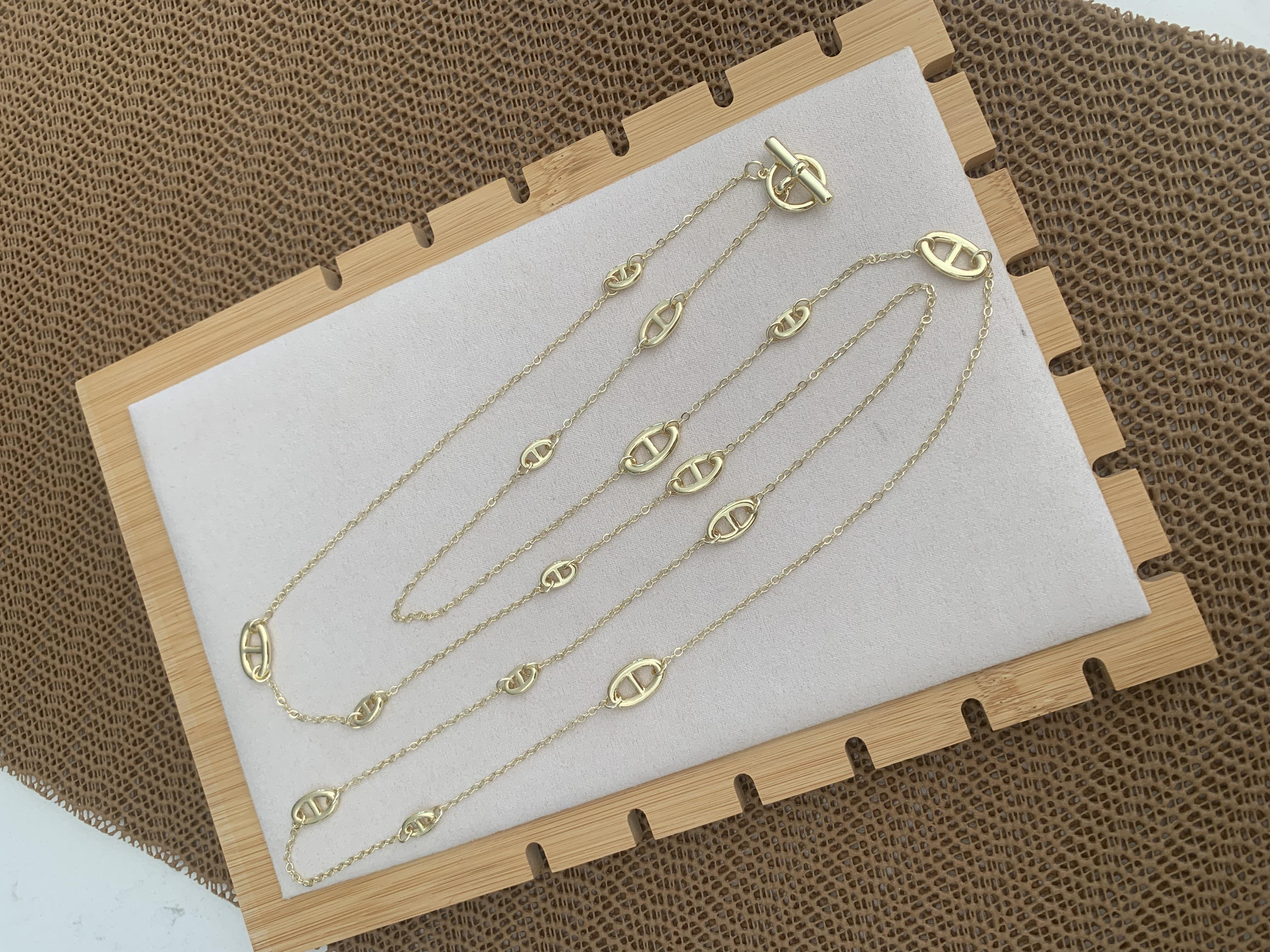 Özel Seri Gold İki Kere Dolanabilen Düğme Sıralı Kilit Uçlu Kolye 
