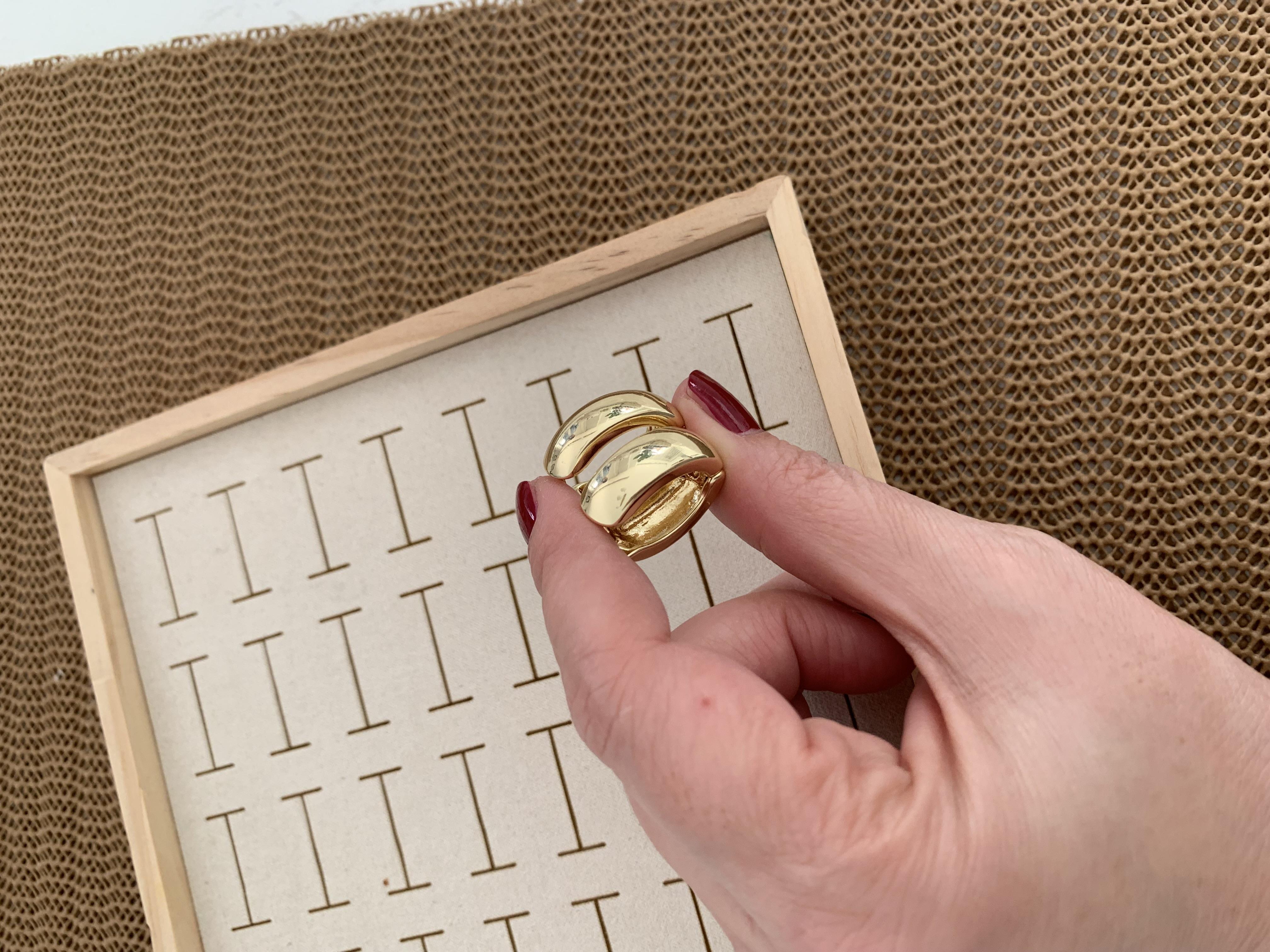 Özel Seri Gold İthal Kaplama Plaka Bombeli Oval Küpe