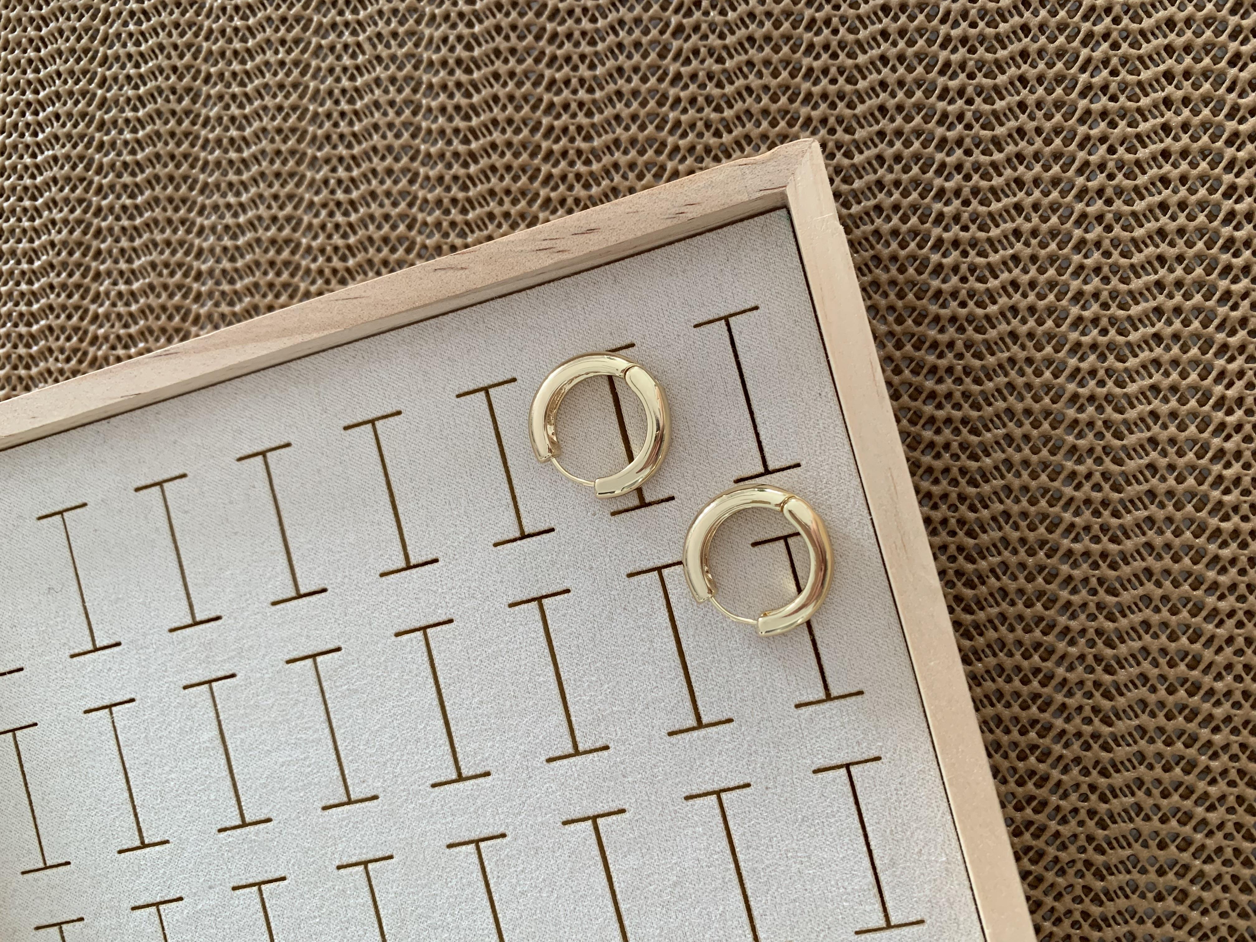 Özel Seri 1,5 Cm Gold İthal Kaplama Plaka Bombeli Halka Küpe