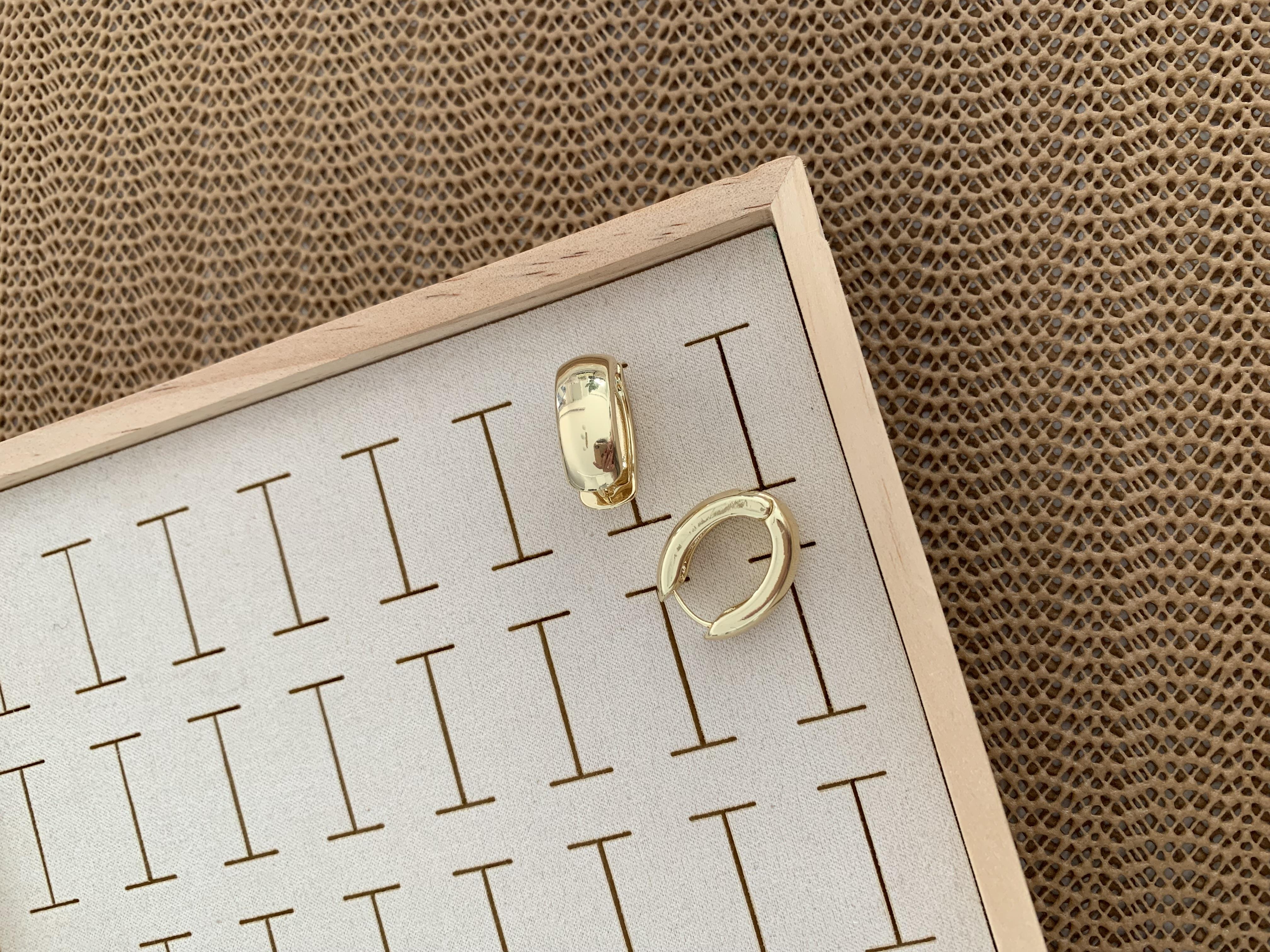 Özel Seri Gold İthal Kaplama Plaka Bombeli Oval Küpe