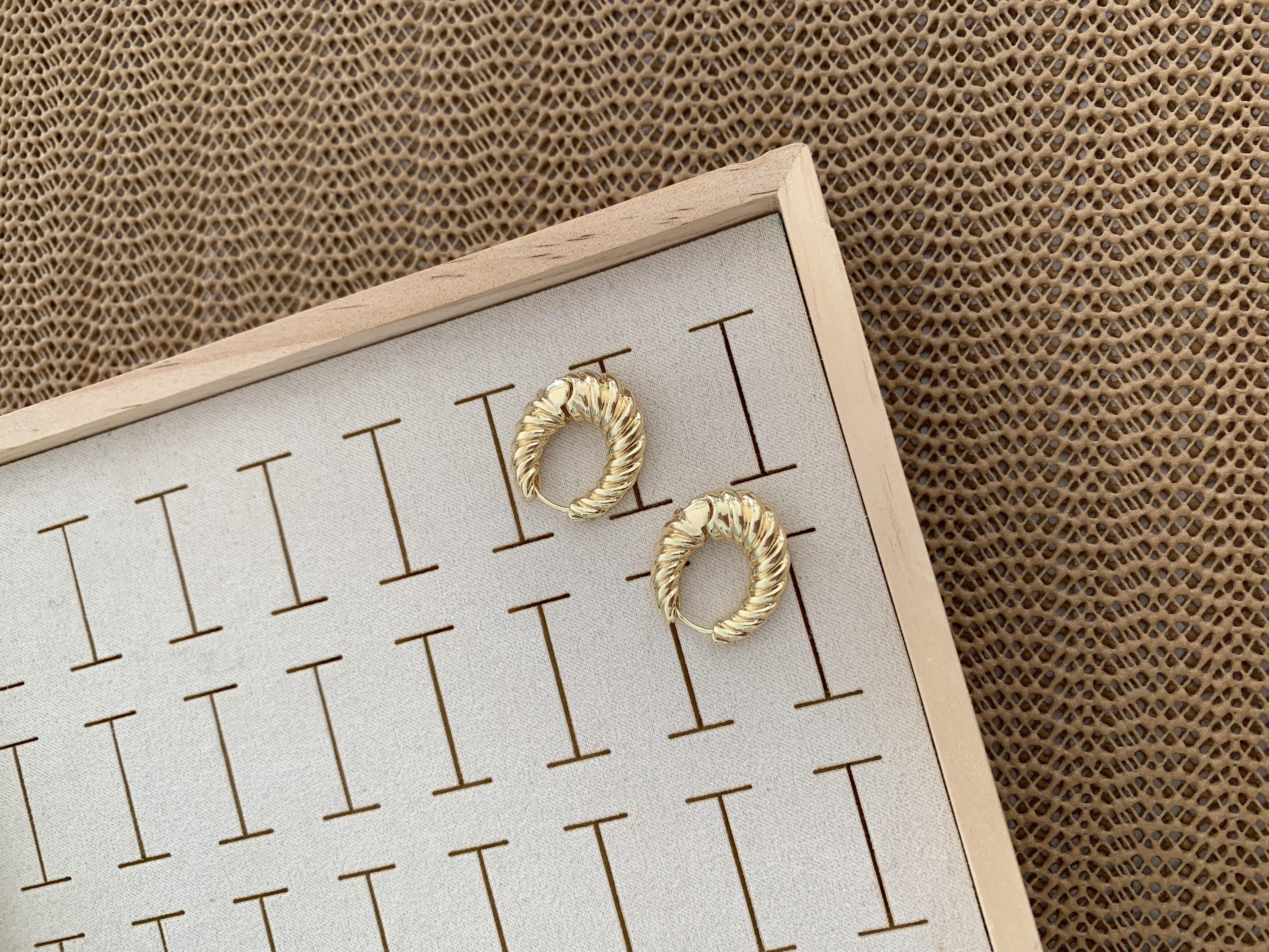 Özel Seri Gold İthal Kaplama Plaka Burgu Oval Küpe