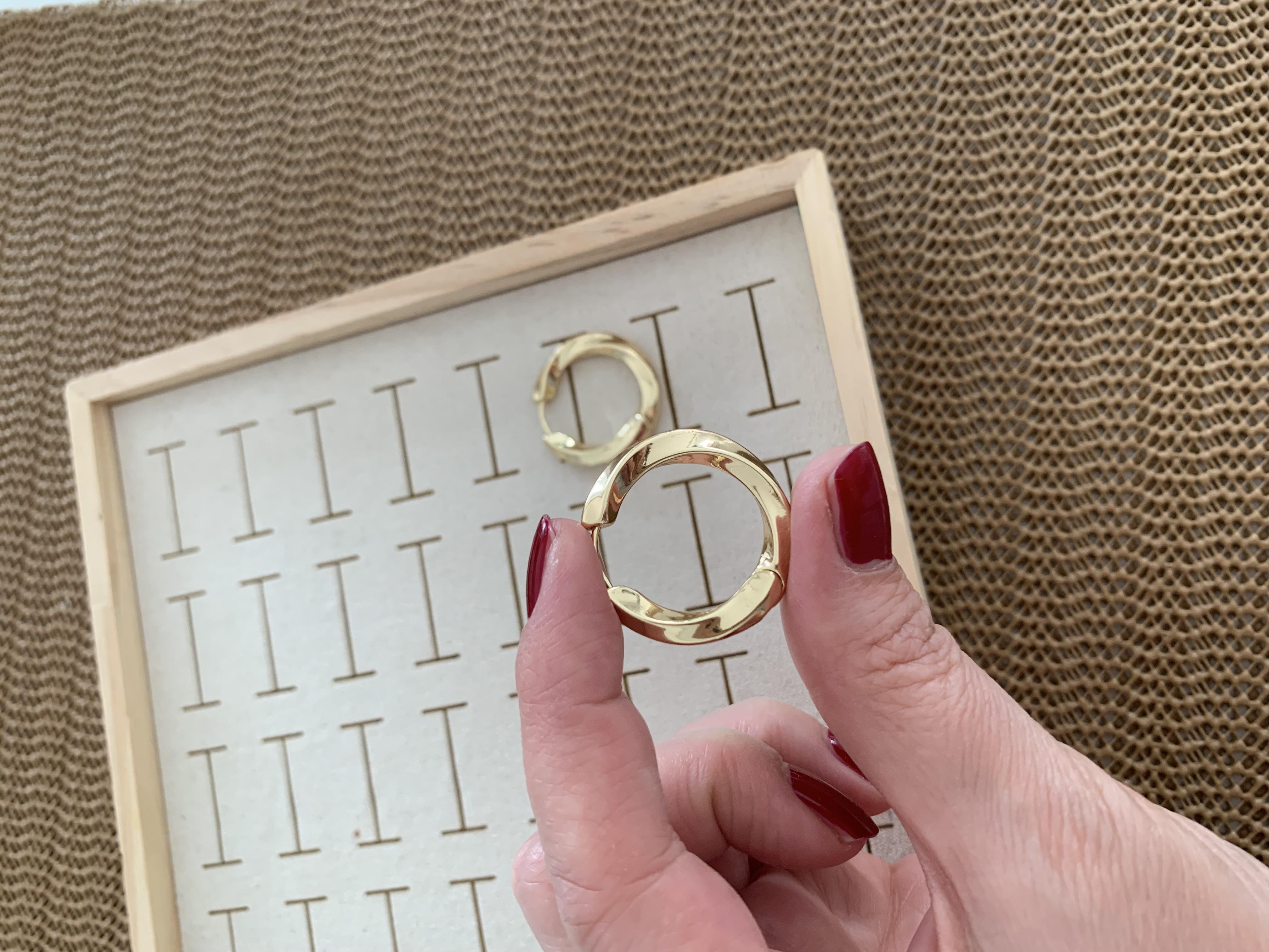 Özel Seri Gold İthal Kaplama Plaka Kıvrımlı Halka Küpe