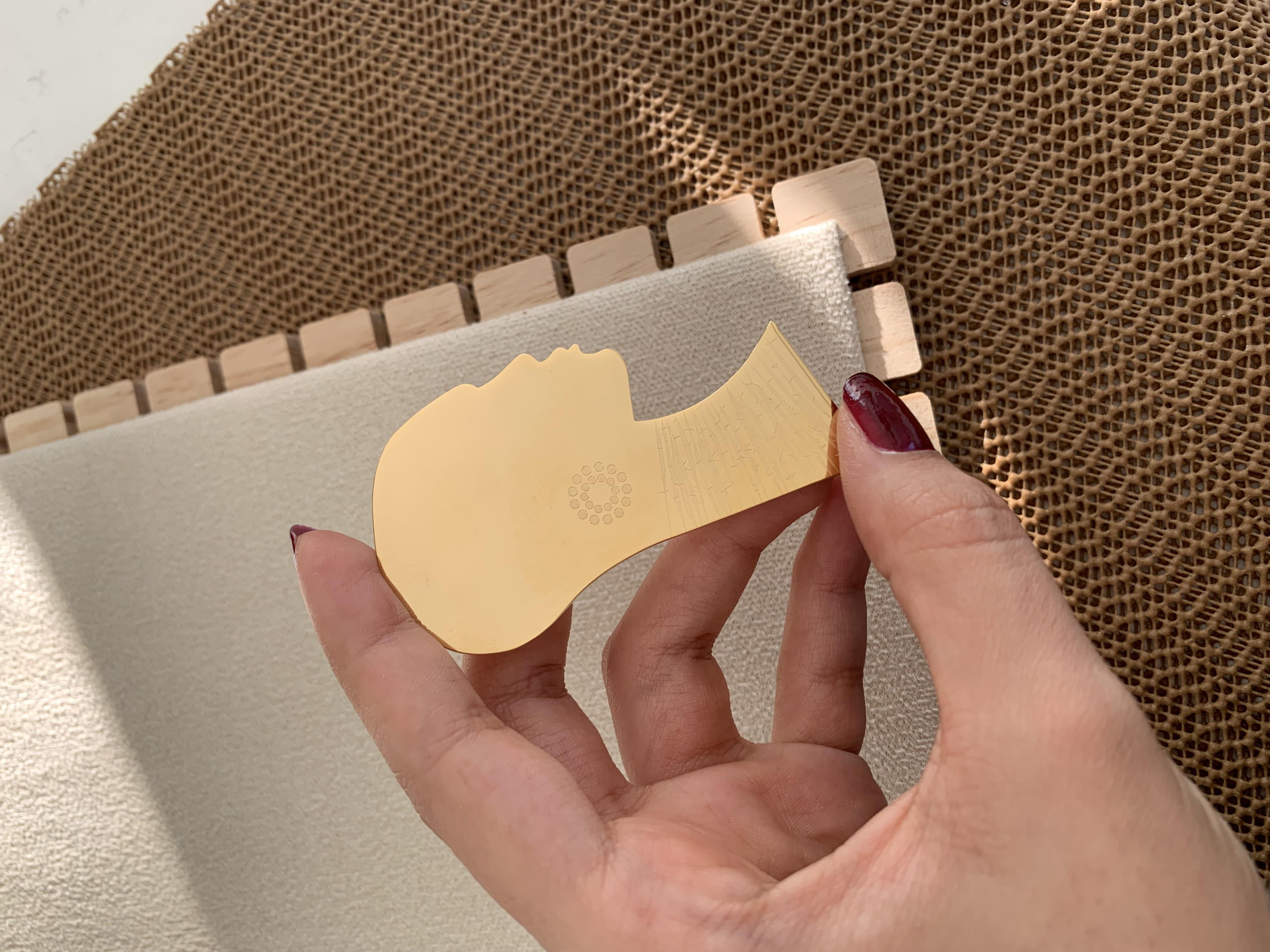 Özel Seri Gold Plaka Büyük Suret Figürlü Broş