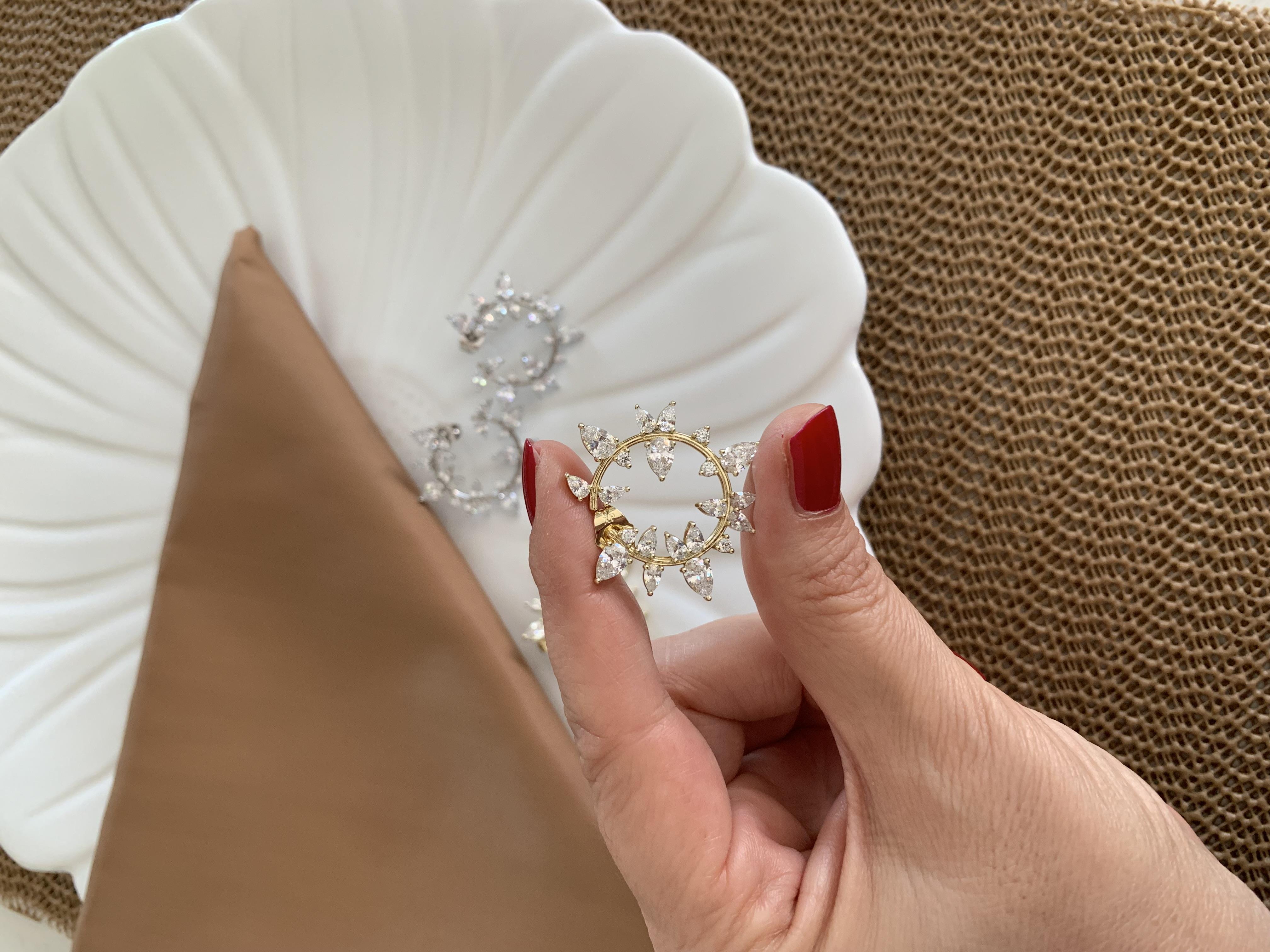 Vip Baget Taşlı Çiçek Ay Tasarım Küpe