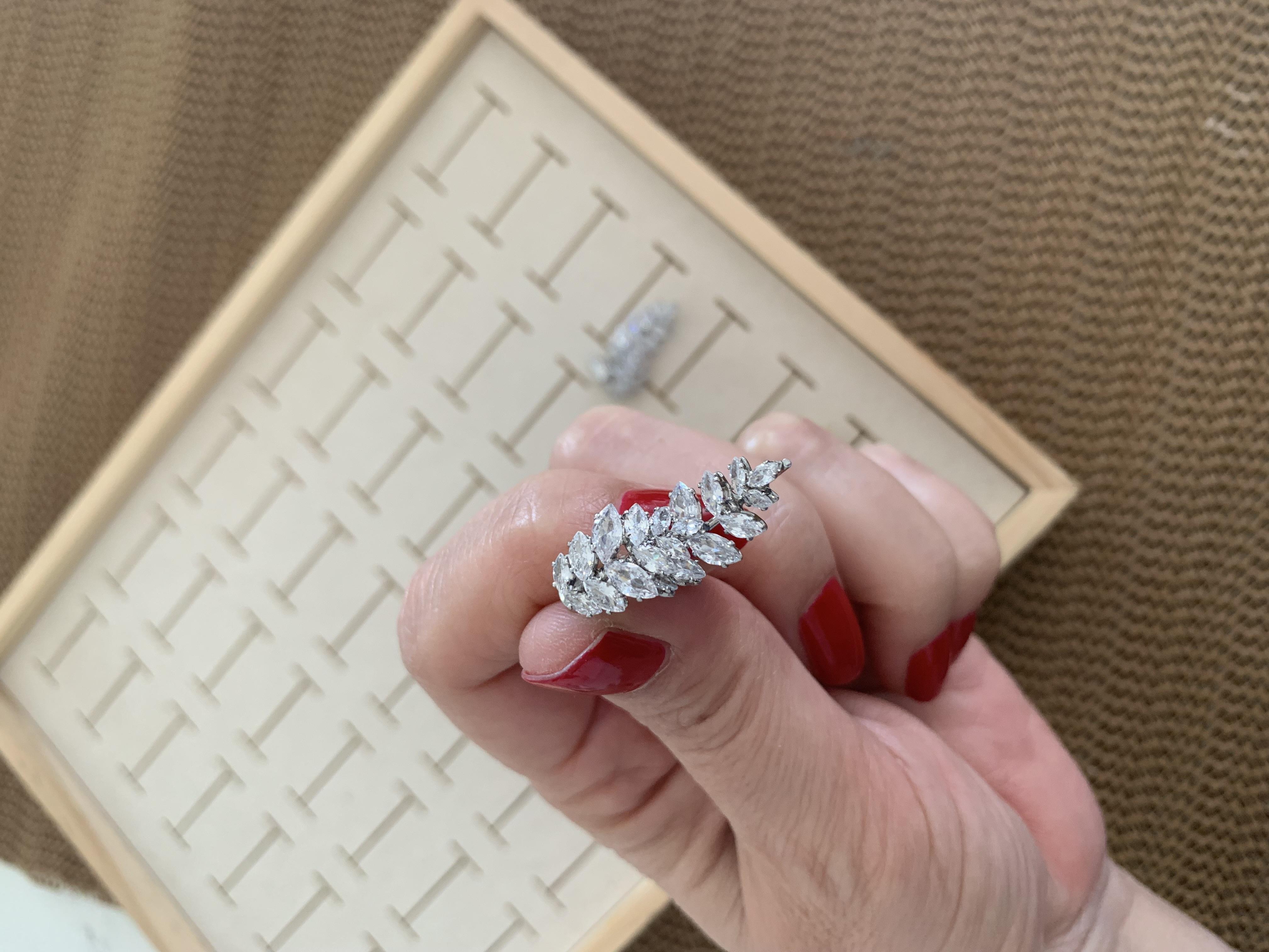 Vip Baget Taşlı Yaprak Tasarım Küpe