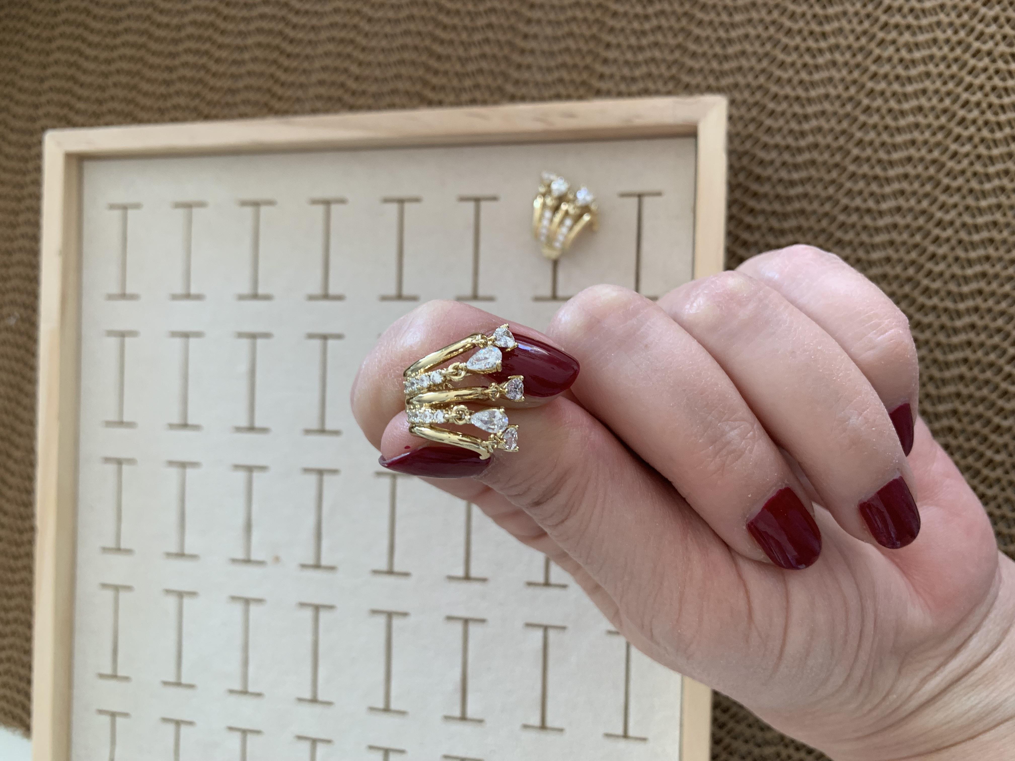 Vip Gold Damla Baget Taş Sallantılı Tasarım Küpe