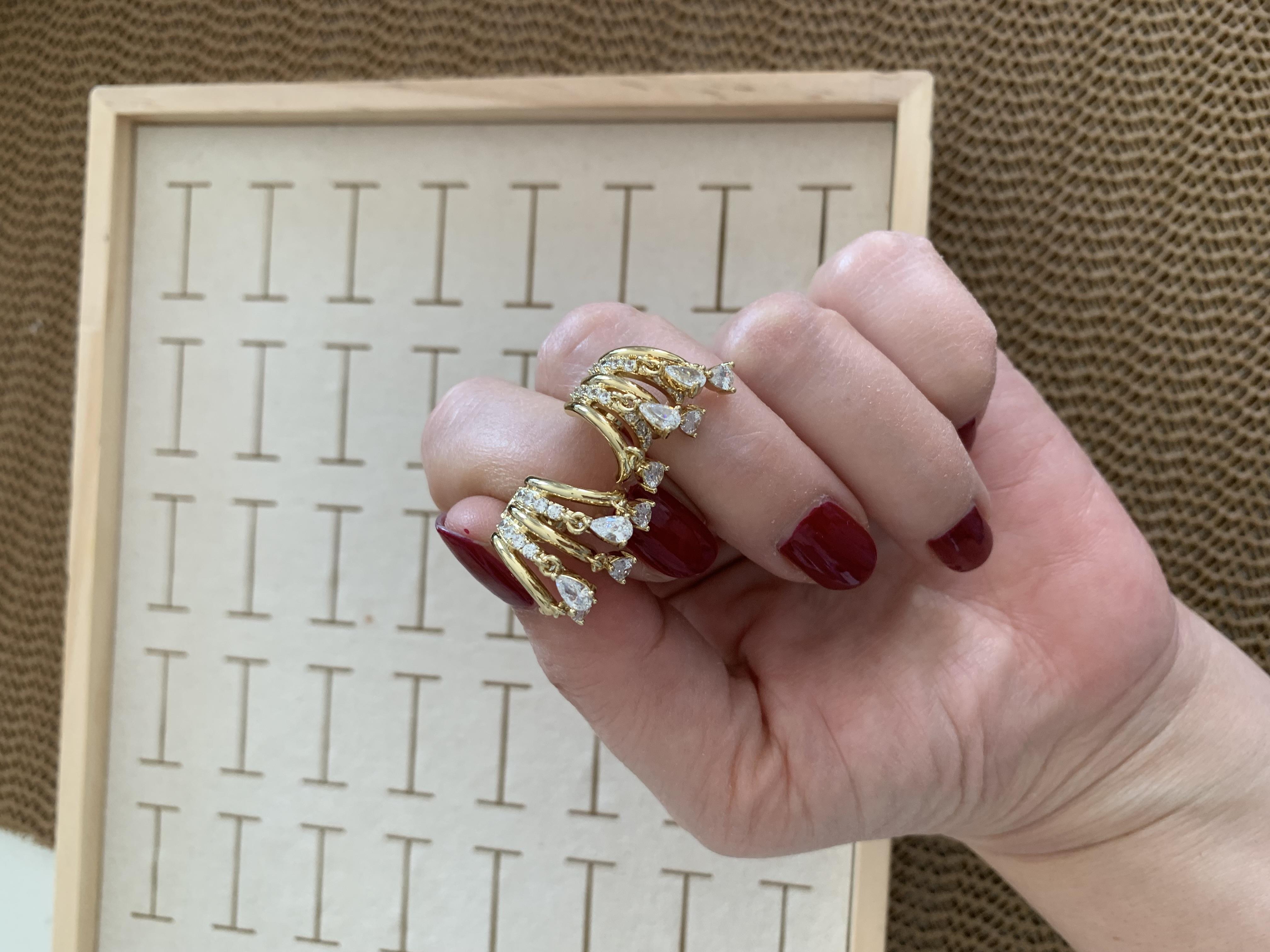 Vip Gold Damla Baget Taş Sallantılı Tasarım Küpe
