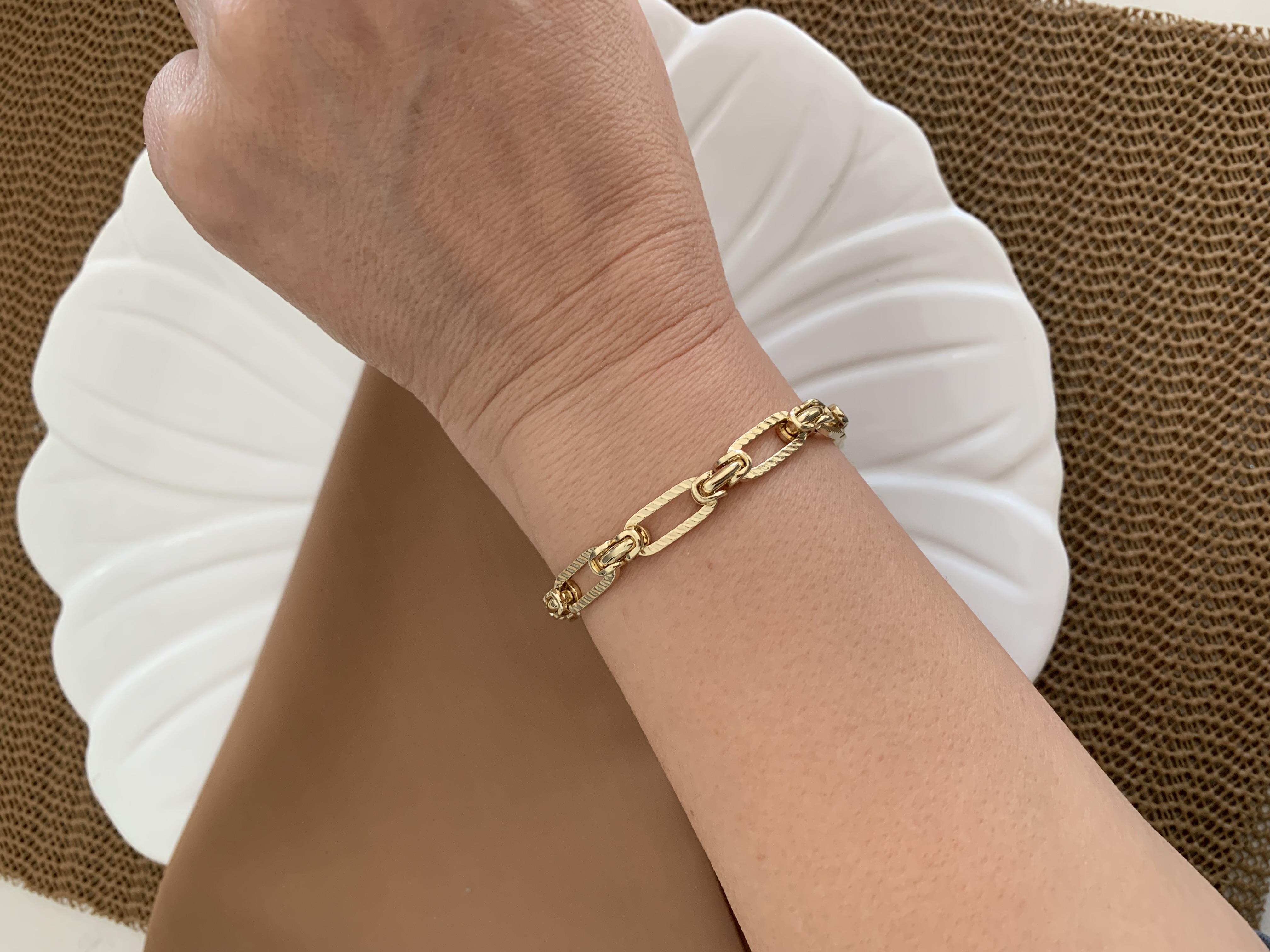 Vip Gold İç İçe Geçme Çizgili Ataç Zincir Bileklik