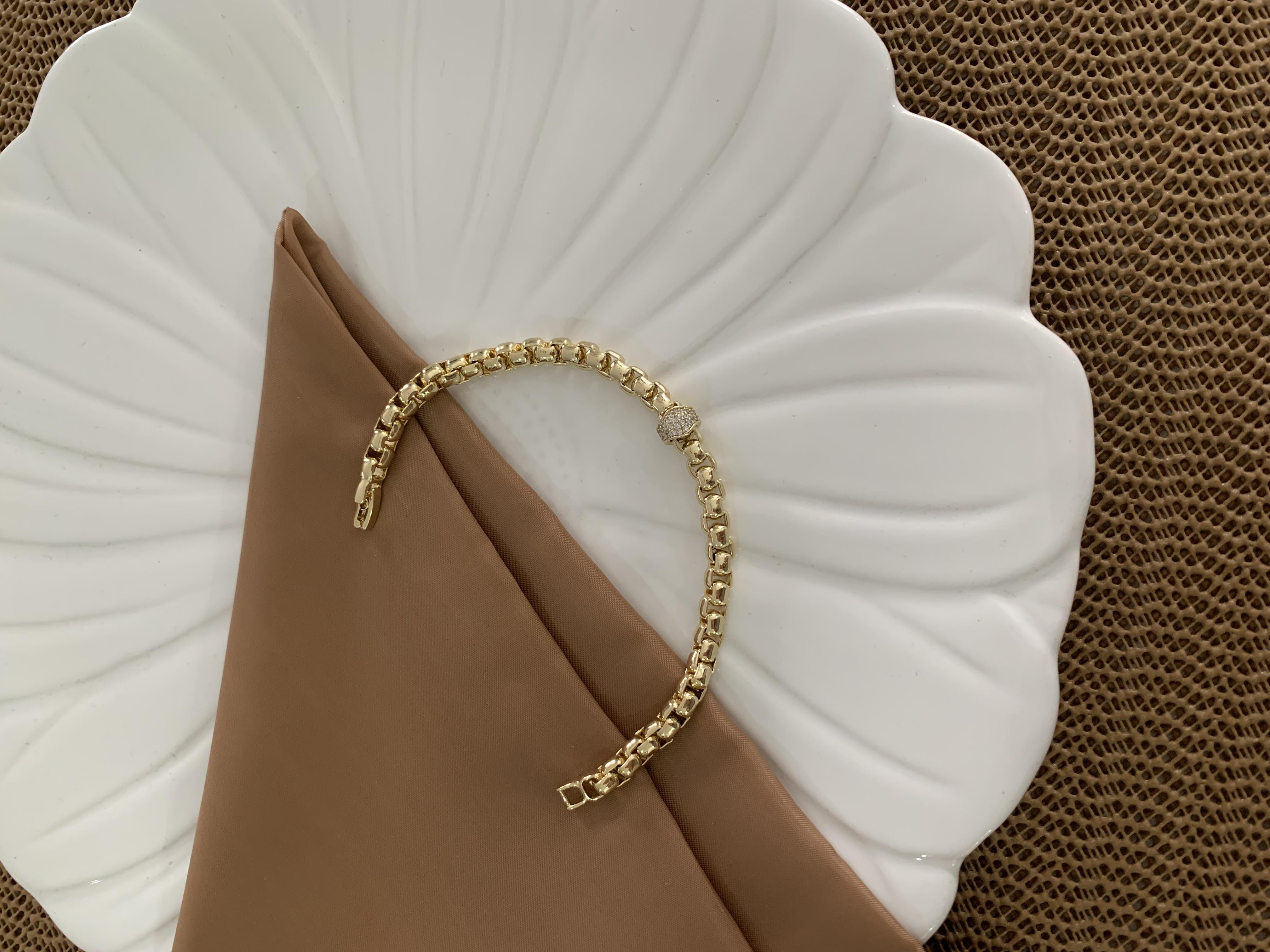 Vip Gold İç İçe Geçme Ortası Zirkon Taşlı Tasarım Bileklik