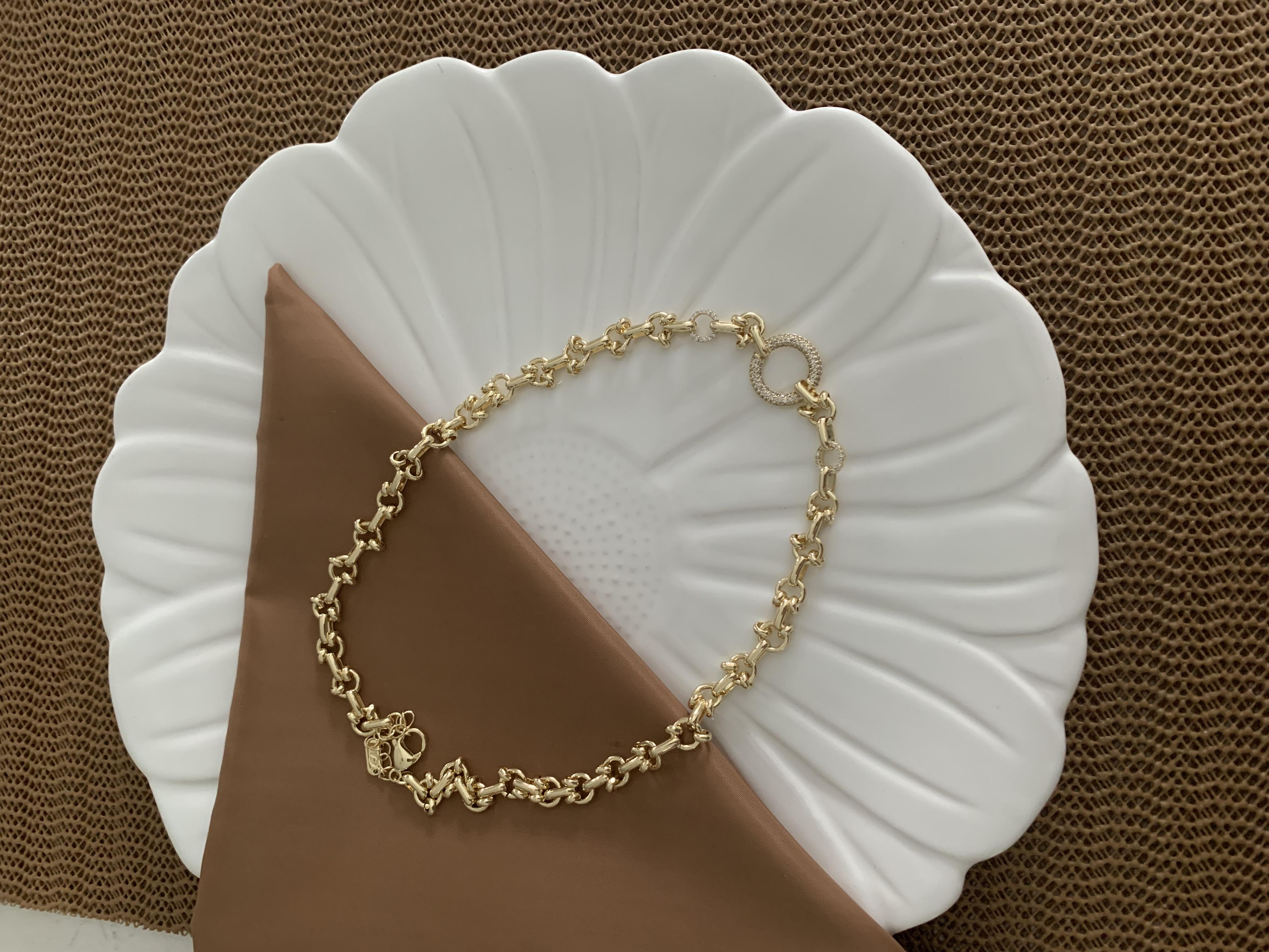 Vip Gold İç İçe Geçme Zirkon Taşlı Daire Tasarım Kolye