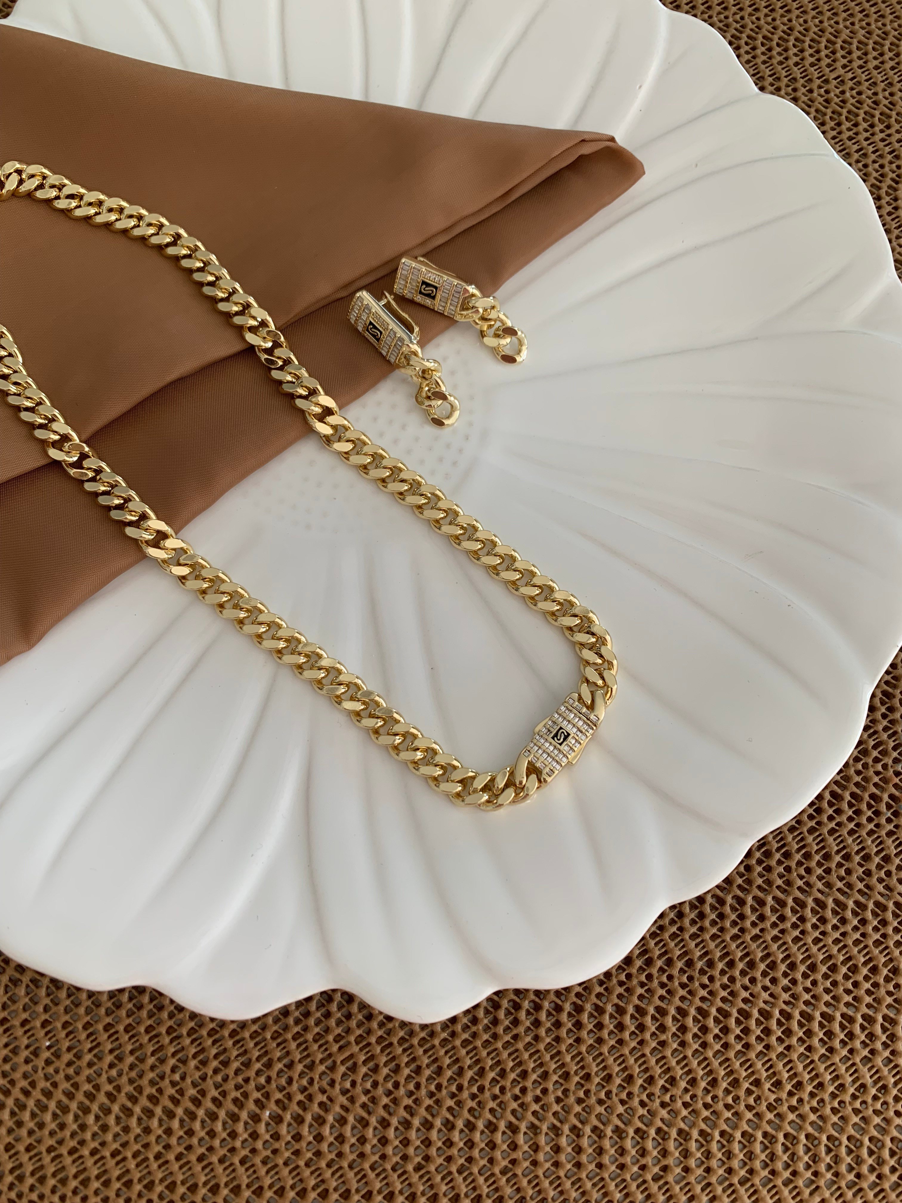 Vip Gold İnce İç İçe Geçme Klasik Zincirli Gurmet Kolye Küpe Set 
