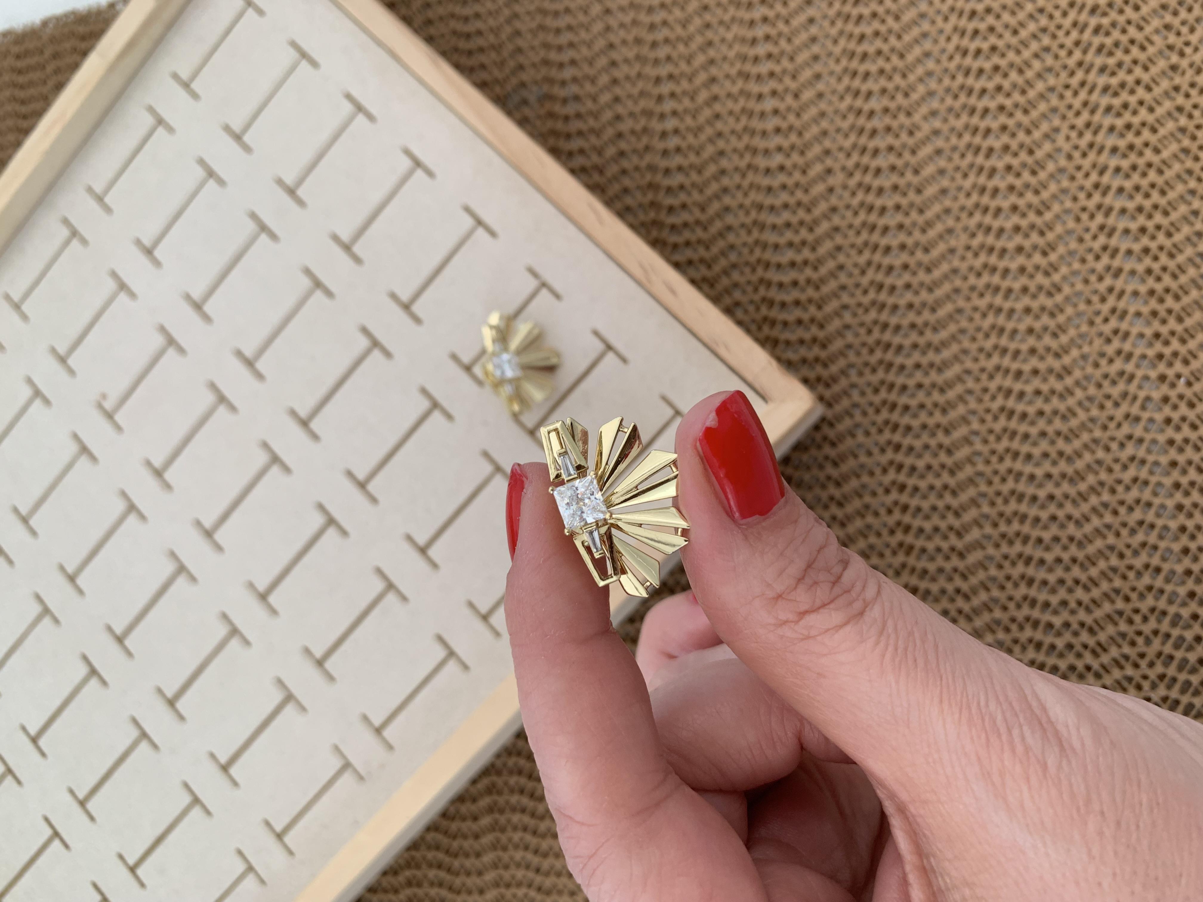 Vip Gold Kare Baget Taşlı Yelpaze Detaylı Tasarım Küpe