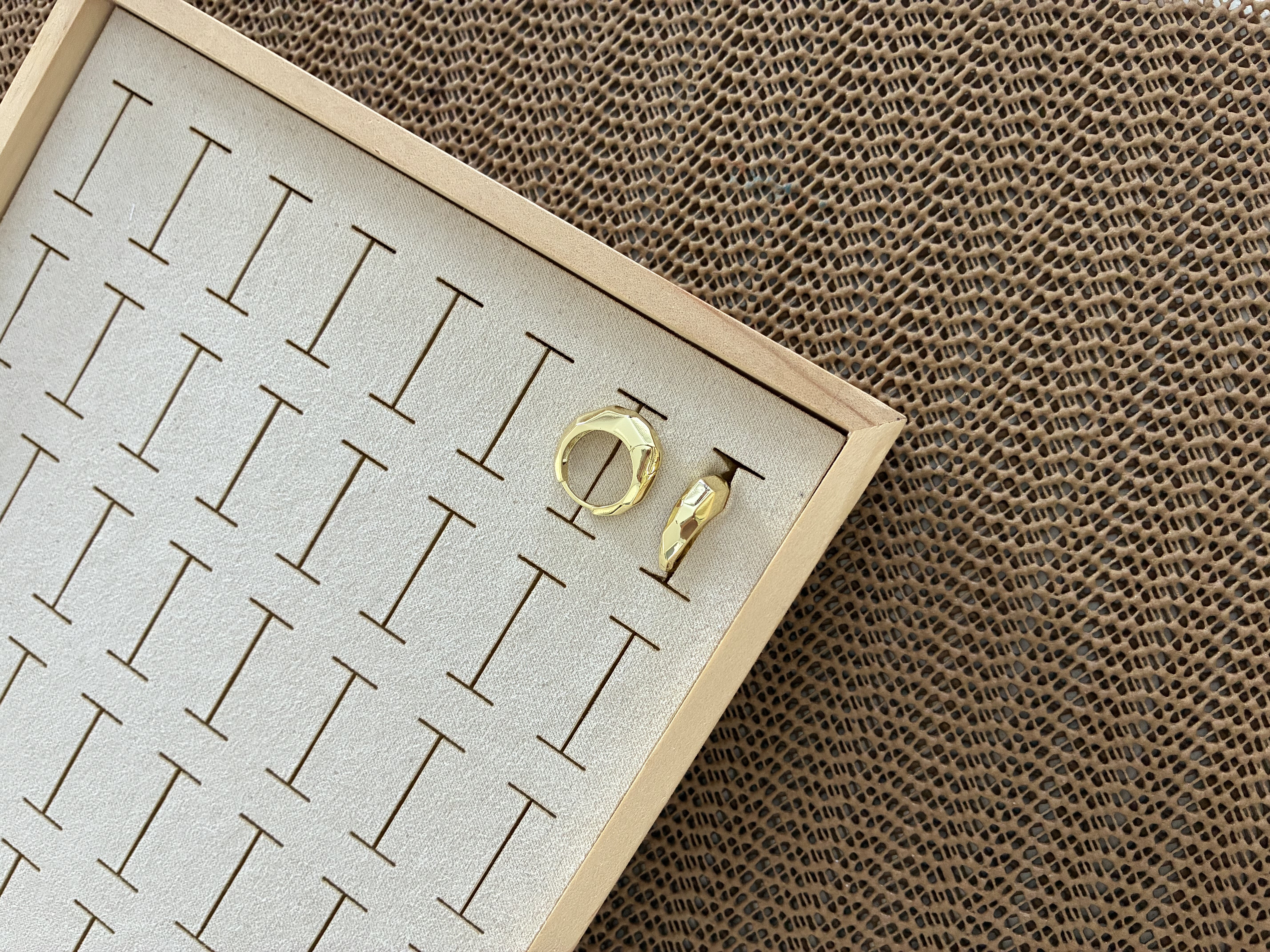 Vip Gold Pırıltılı Baklava Desen Halka Küpe