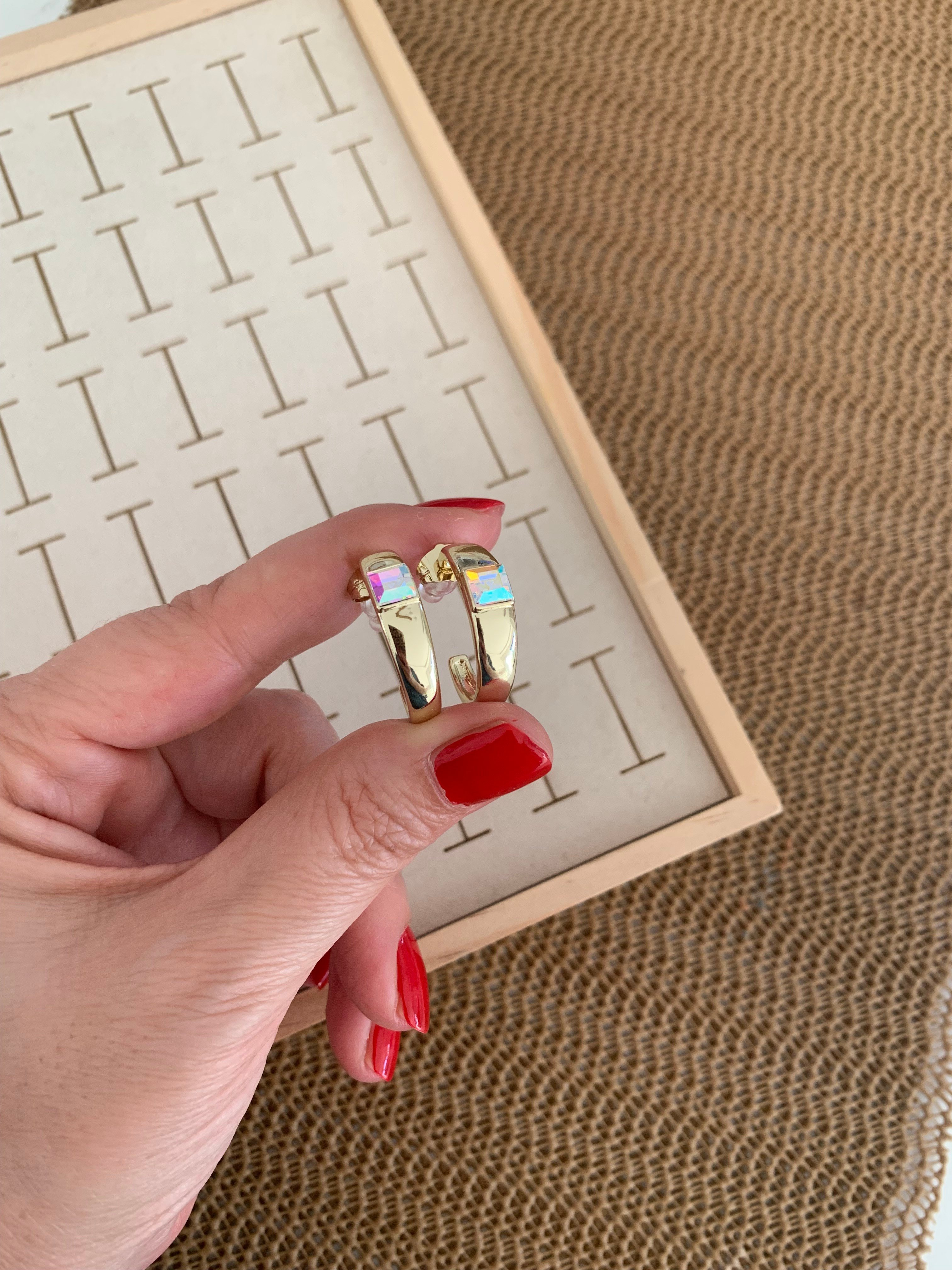 Vip Gold Plaka Gömme Tek Taşlı Taşlı Ay Tasarım Küpe