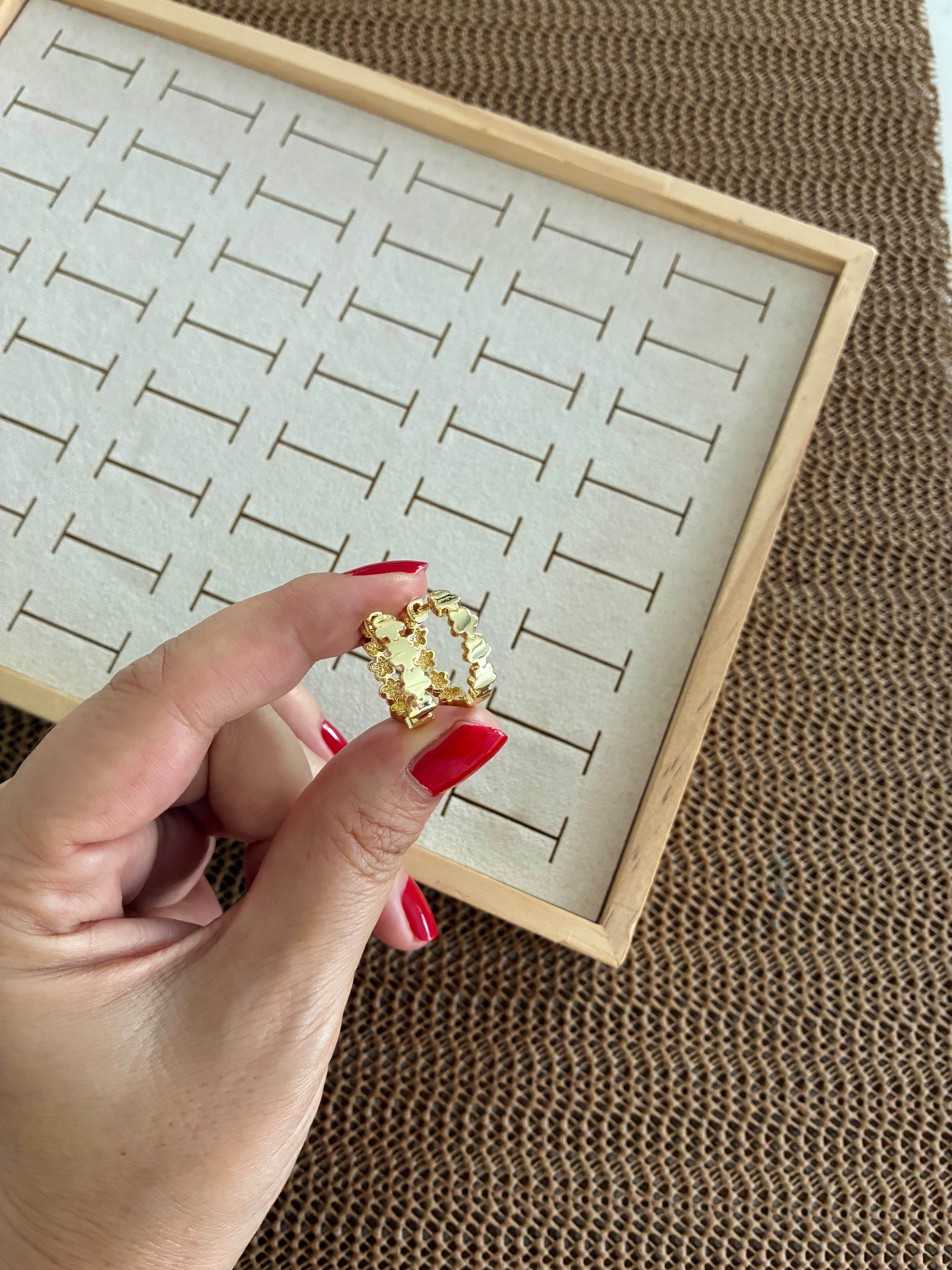 Vip Gold Plaka Mini Yonca Sıralı Halka Küpe