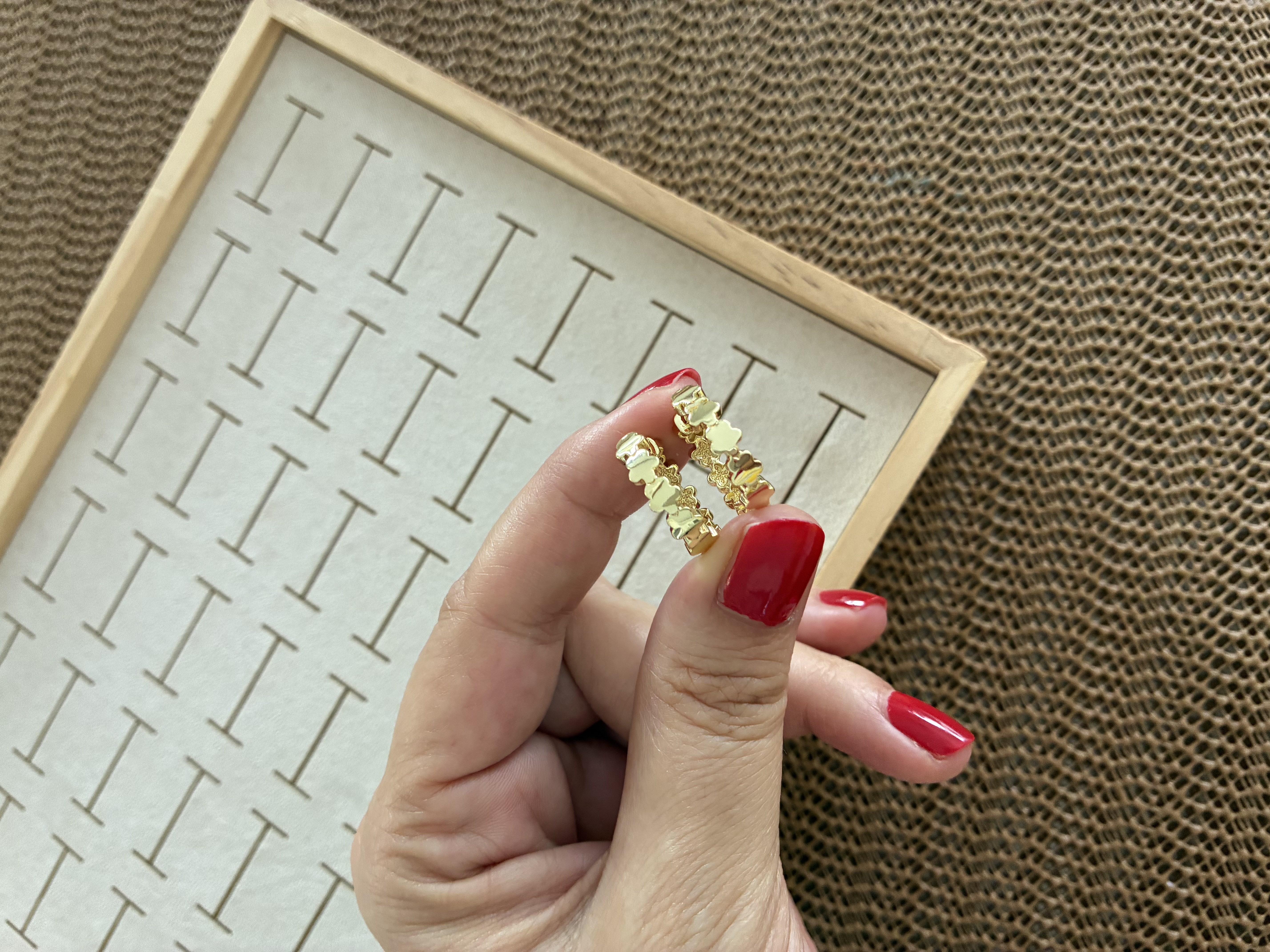 Vip Gold Plaka Mini Yonca Sıralı Halka Küpe