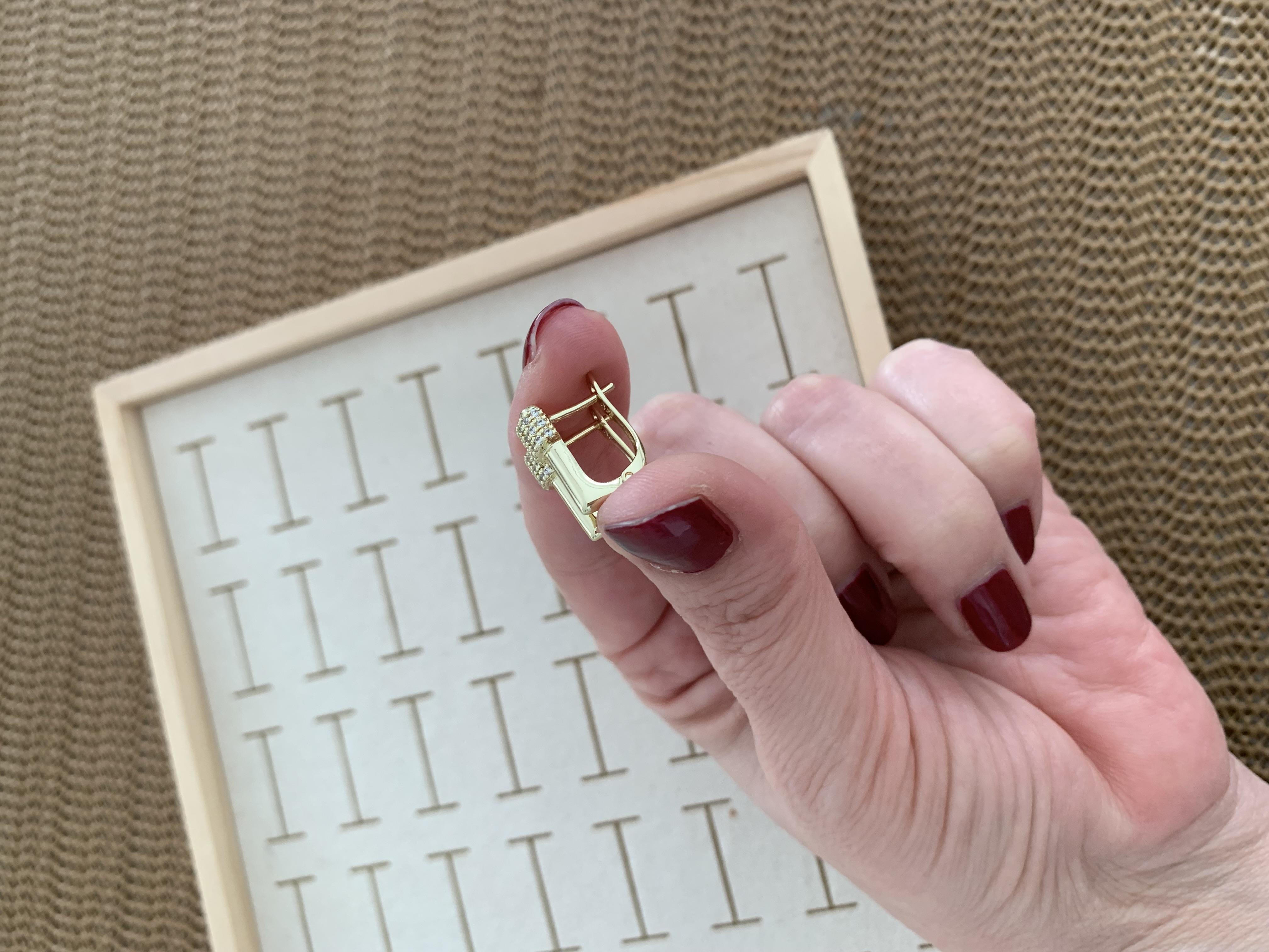 Vip Gold Plaka Zirkon Taşlı Biyeli Çubuk U Küpe