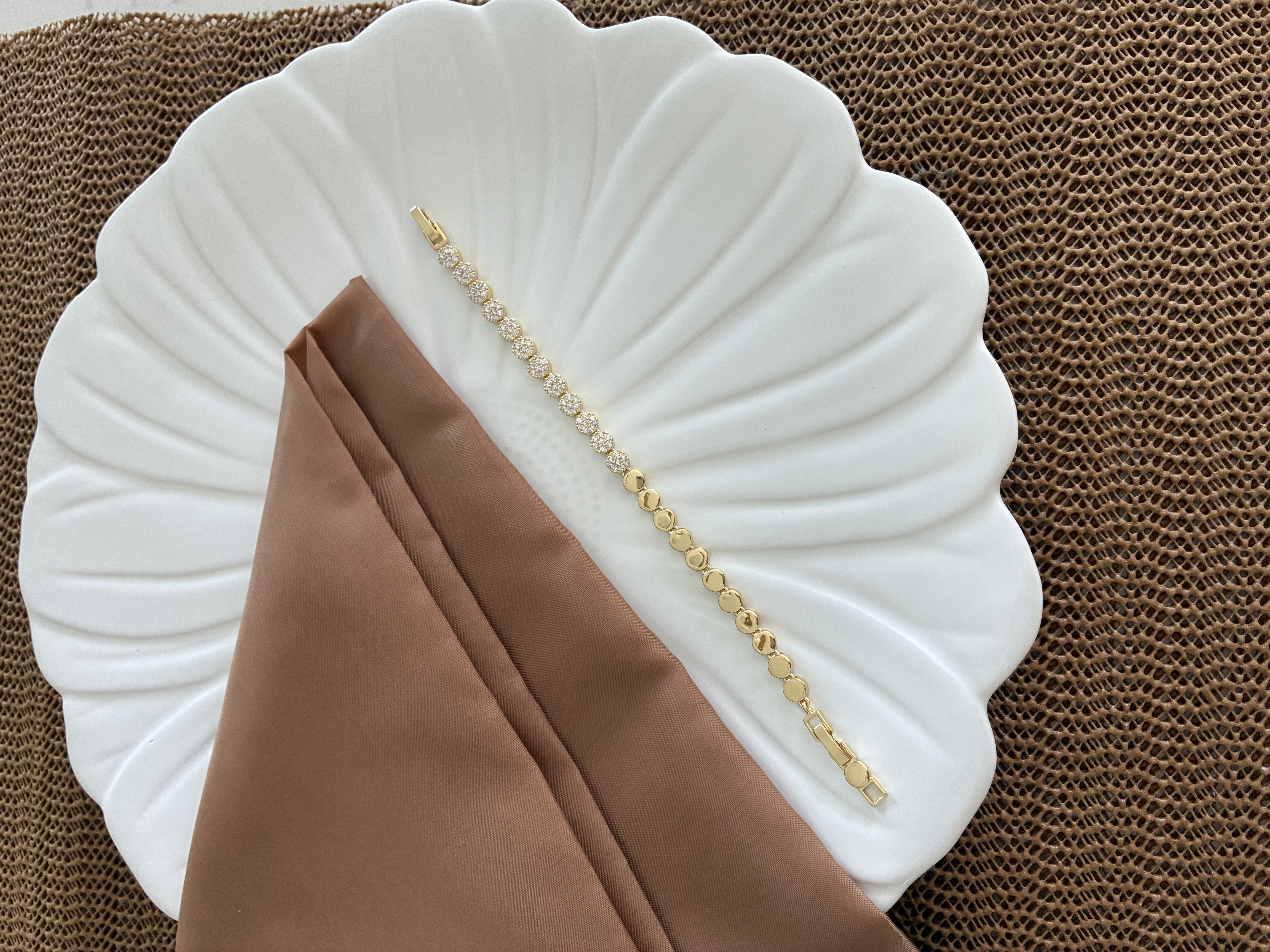 Vip Gold Plaka Zirkon Taşlı Büyük Daire  Sıralı Bileklik