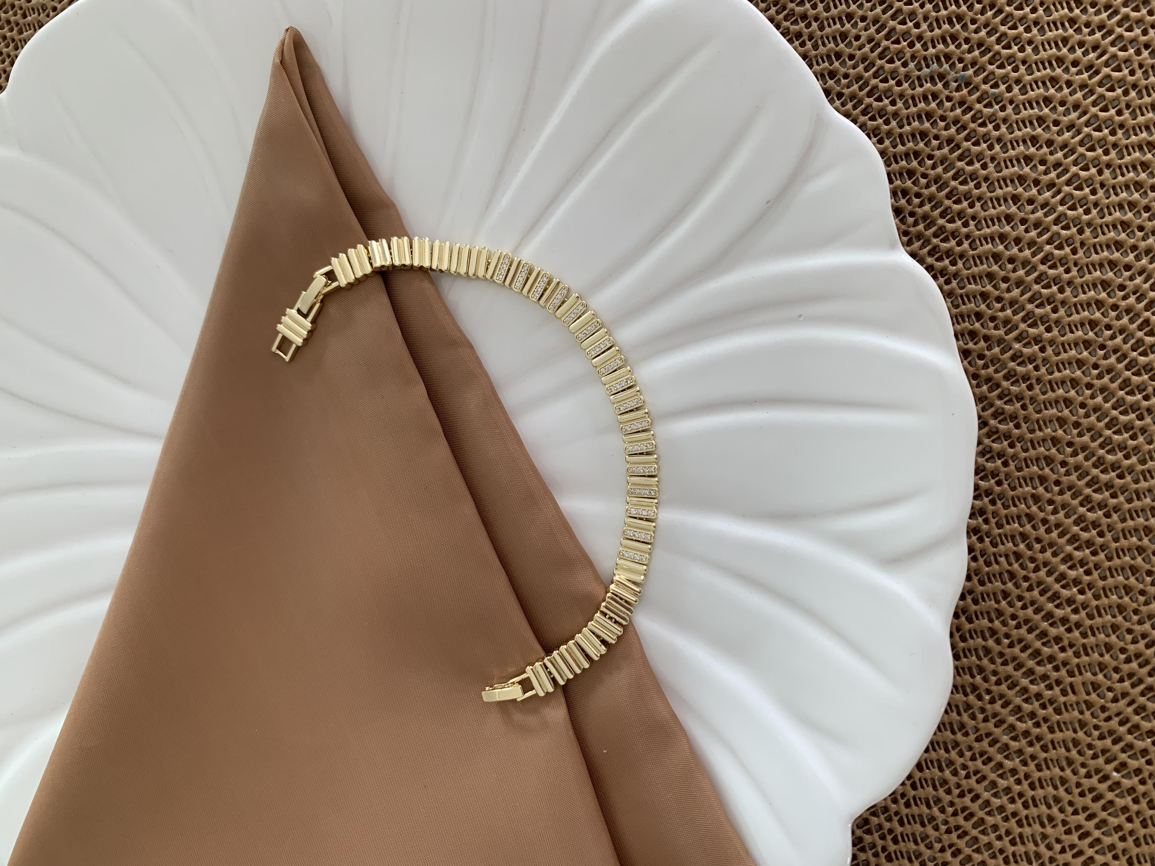 Vip Gold Plaka Zirkon Taşlı Çubuk Sıralı Bileklik